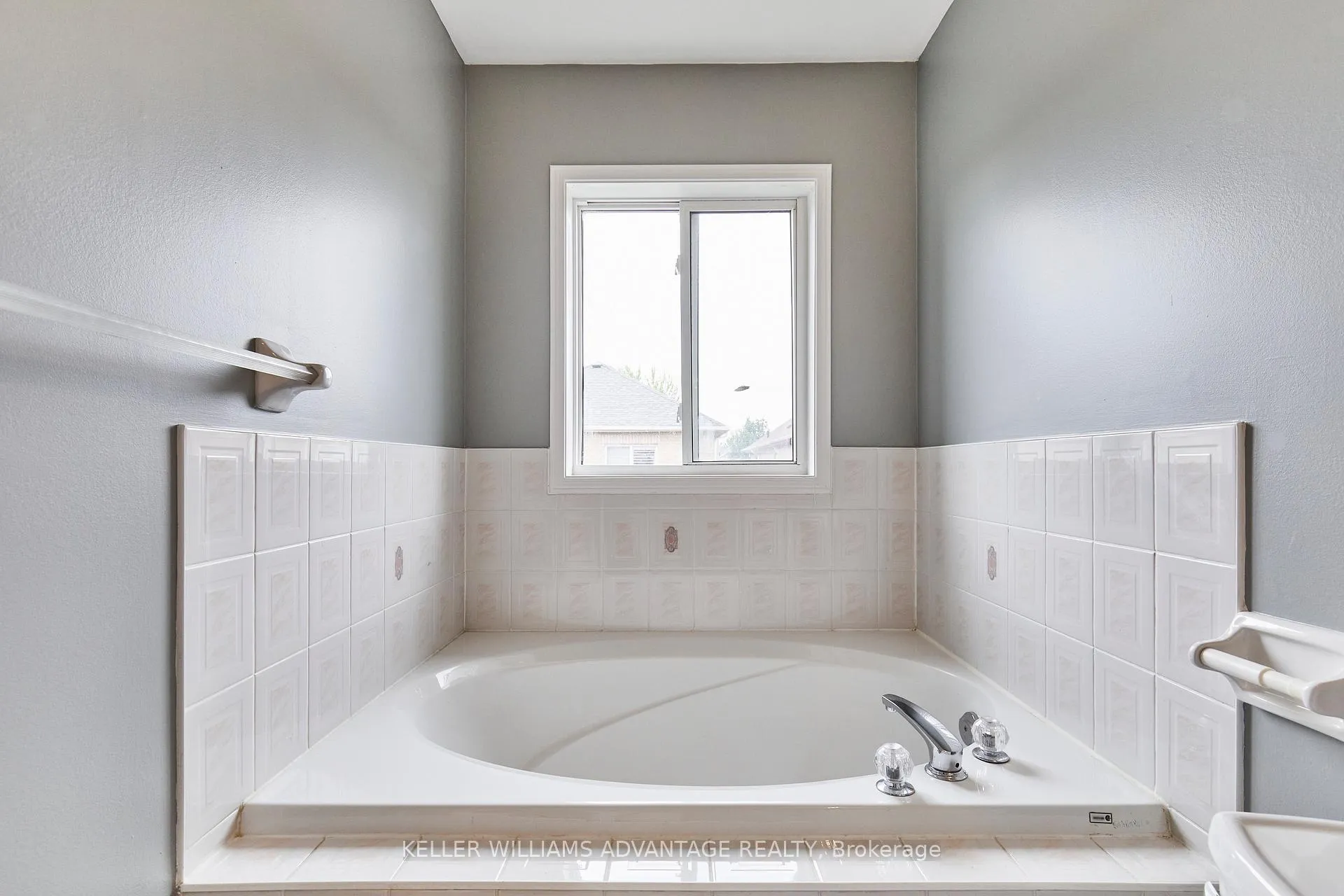 Photo 17 of 118 Timberwolf Crescent, Vaughan, Vellore Village — HOMEH