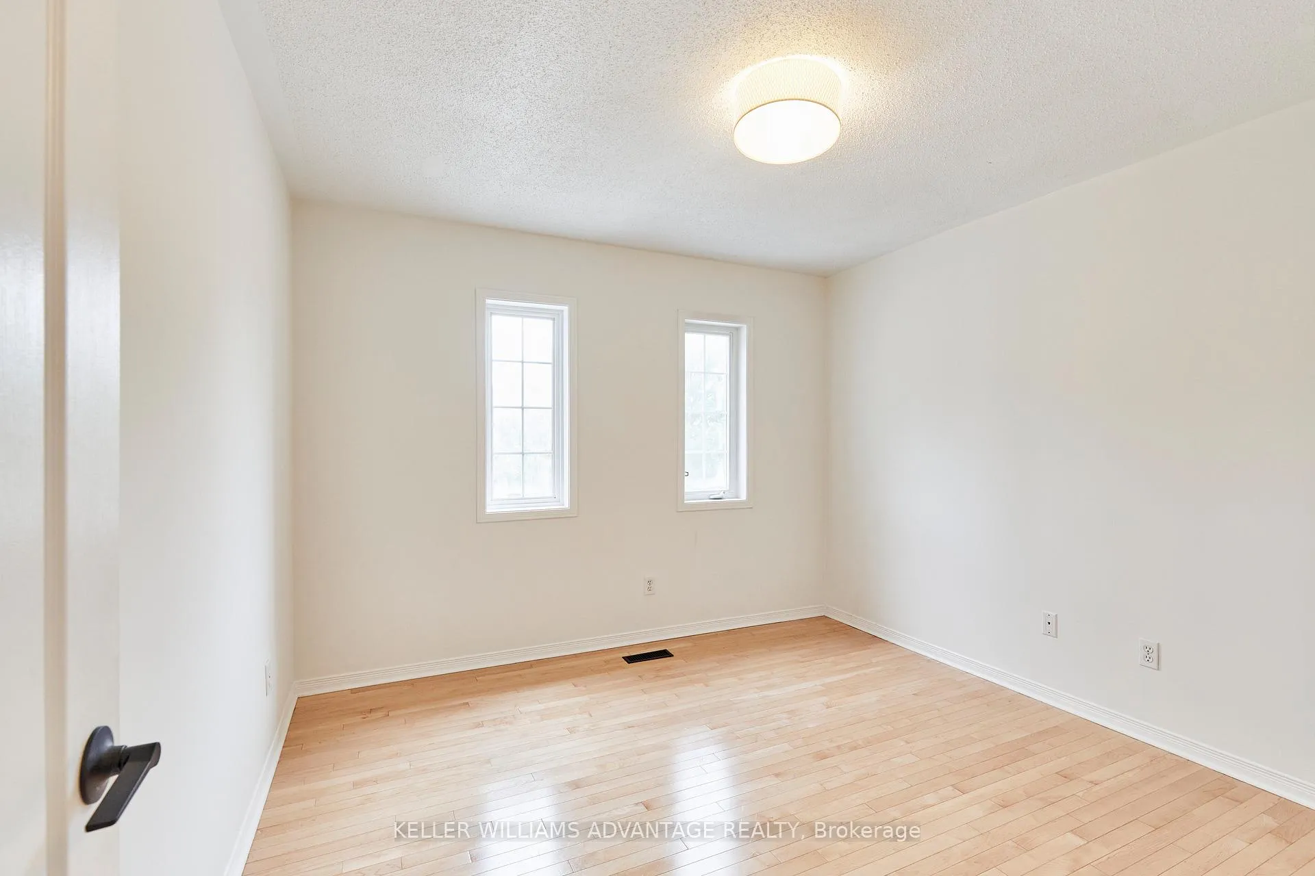 Photo 19 of 118 Timberwolf Crescent, Vaughan, Vellore Village — HOMEH