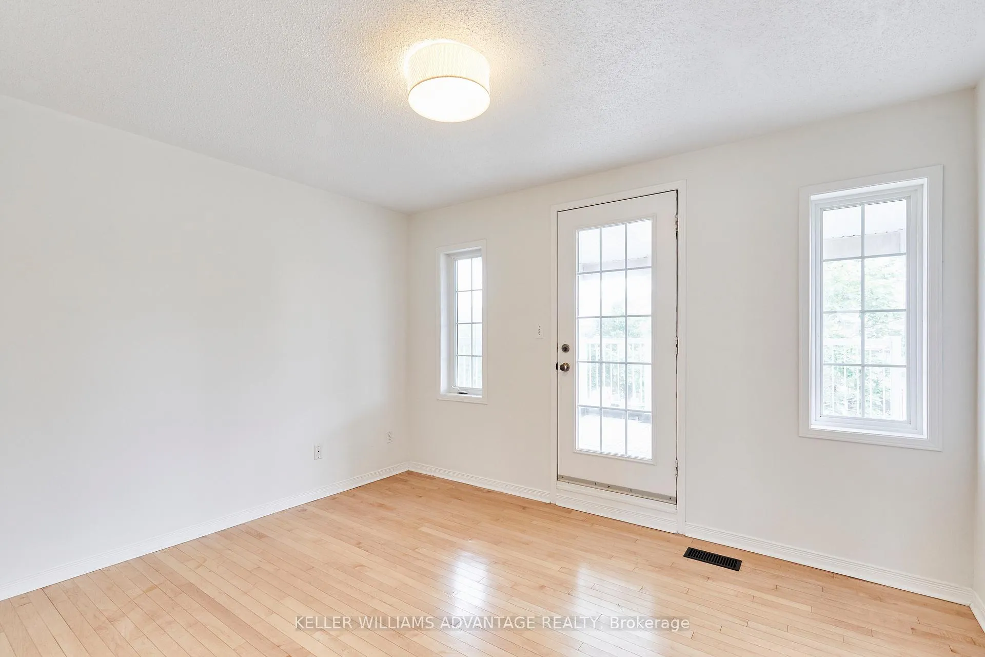 Photo 21 of 118 Timberwolf Crescent, Vaughan, Vellore Village — HOMEH