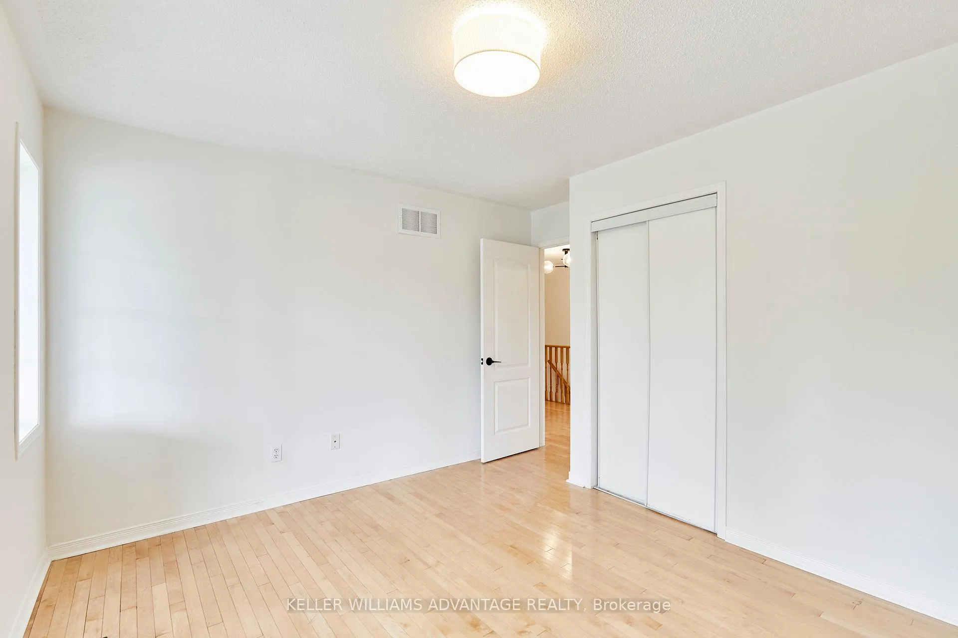 Photo 23 of 118 Timberwolf Crescent, Vaughan, Vellore Village — HOMEH