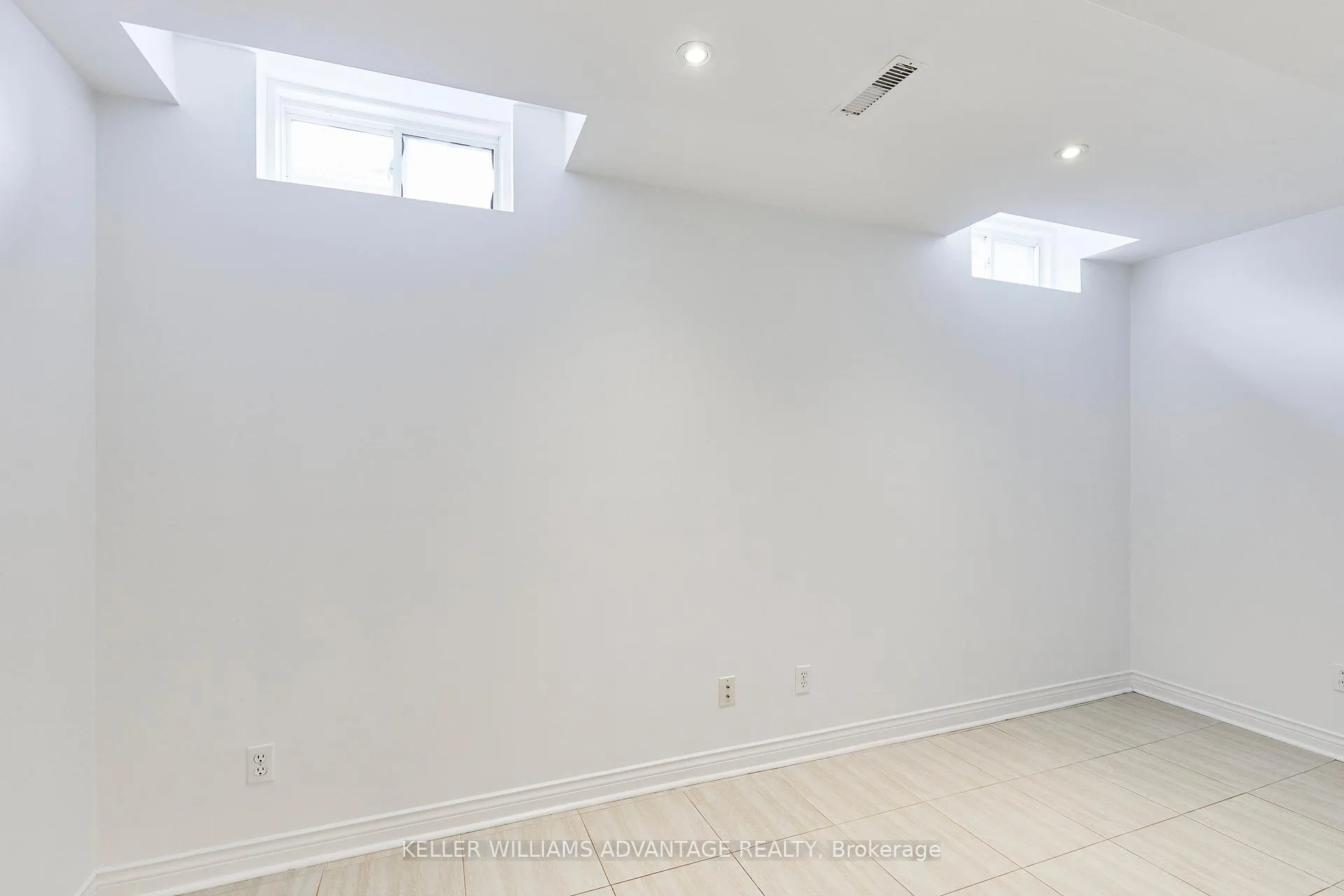 Photo 27 of 118 Timberwolf Crescent, Vaughan, Vellore Village — HOMEH