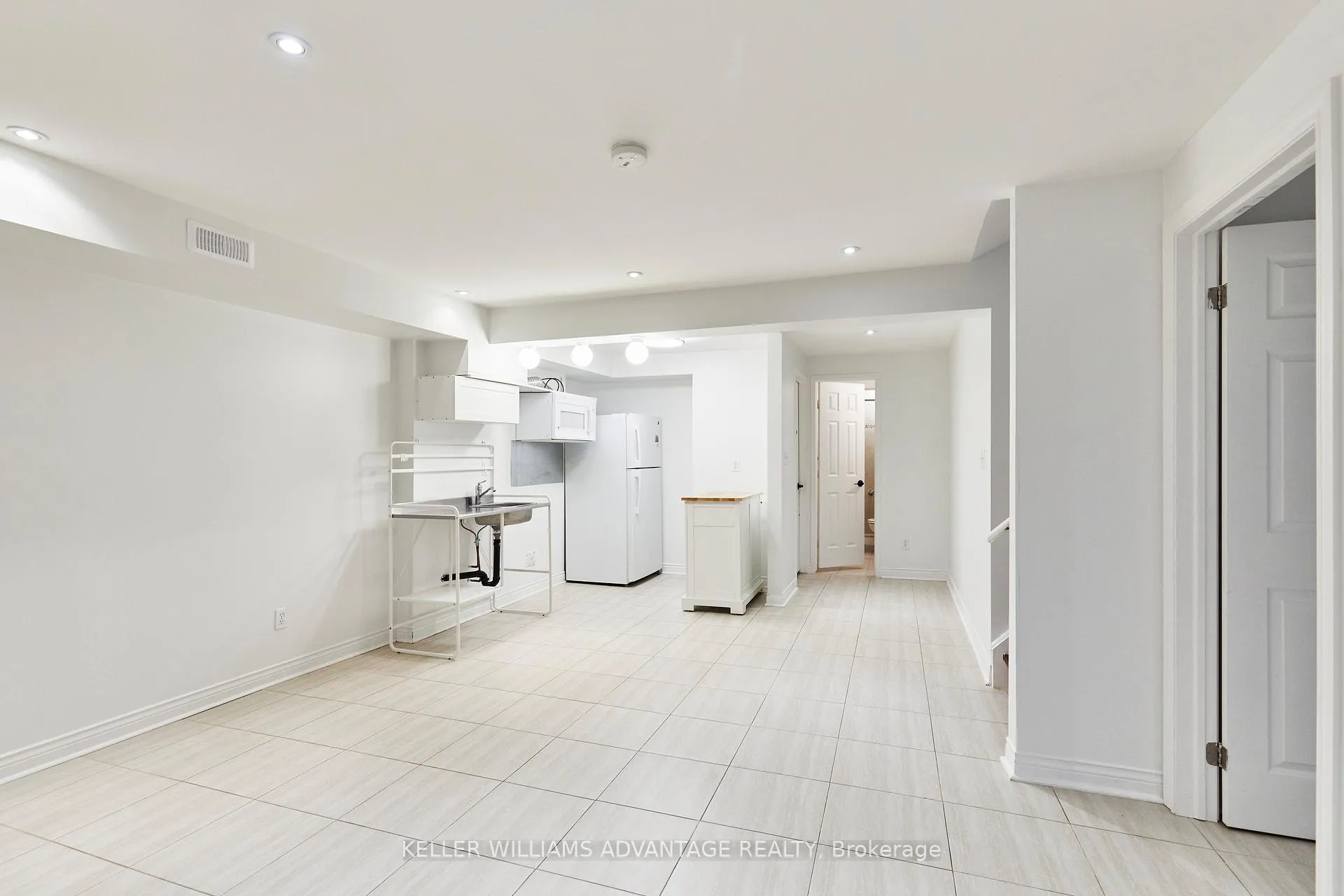 Photo 28 of 118 Timberwolf Crescent, Vaughan, Vellore Village — HOMEH