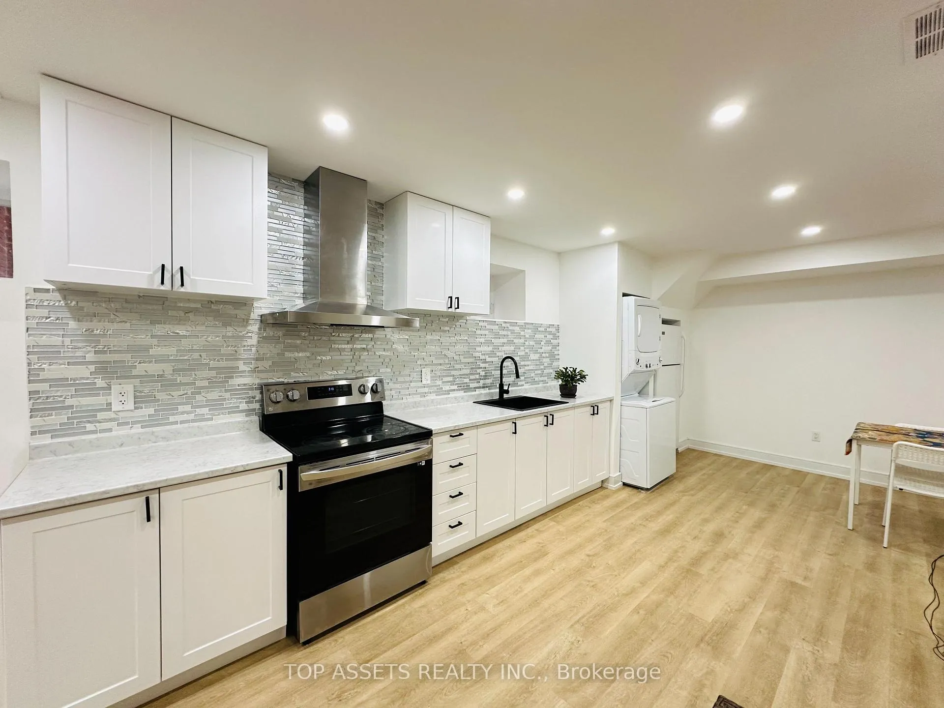 Photo 1 of 313 Pinewood Drive, Vaughan, Crestwood-Springfarm-Yorkhill — HOMEH