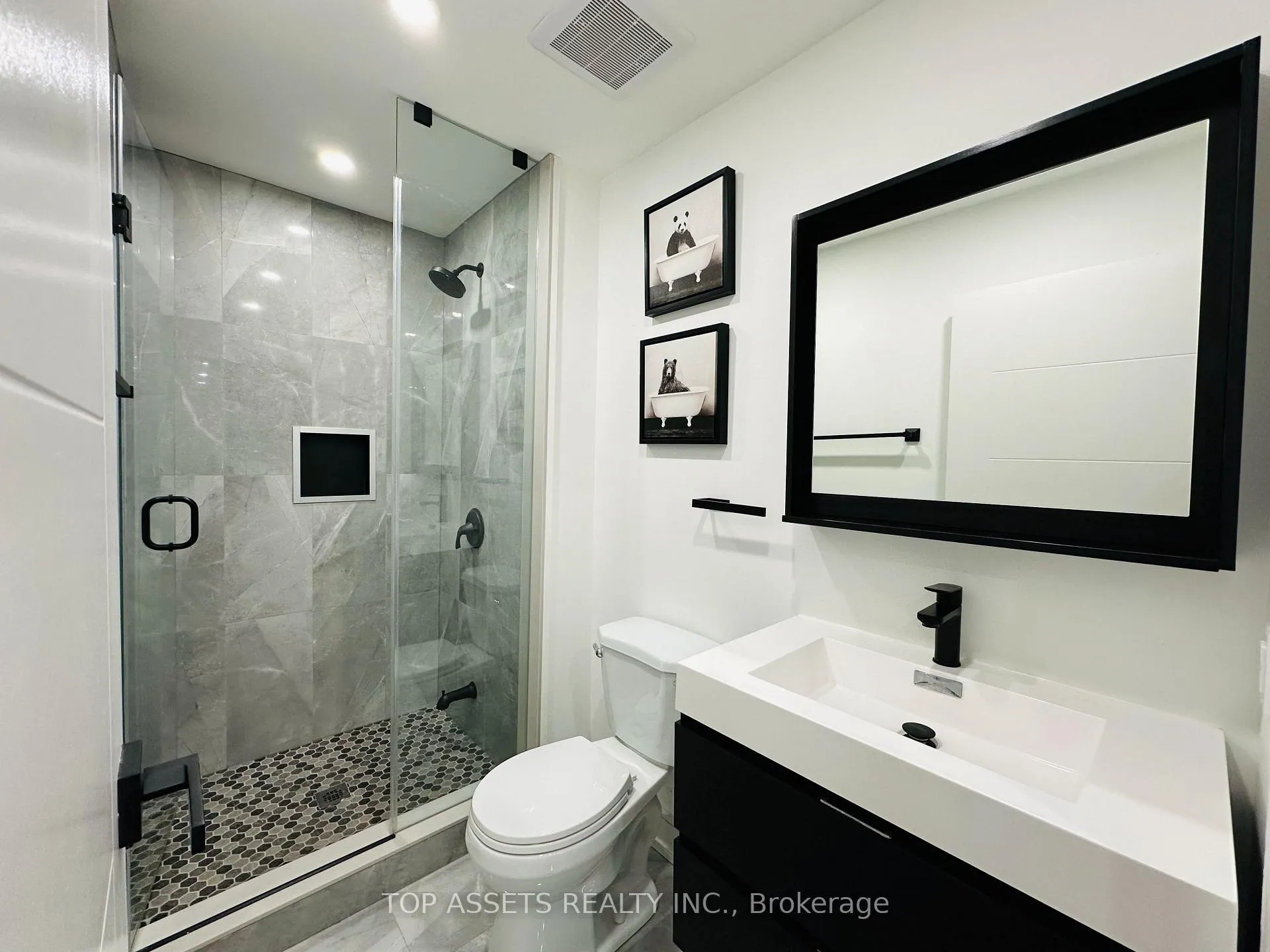 Photo 5 of 313 Pinewood Drive, Vaughan, Crestwood-Springfarm-Yorkhill — HOMEH