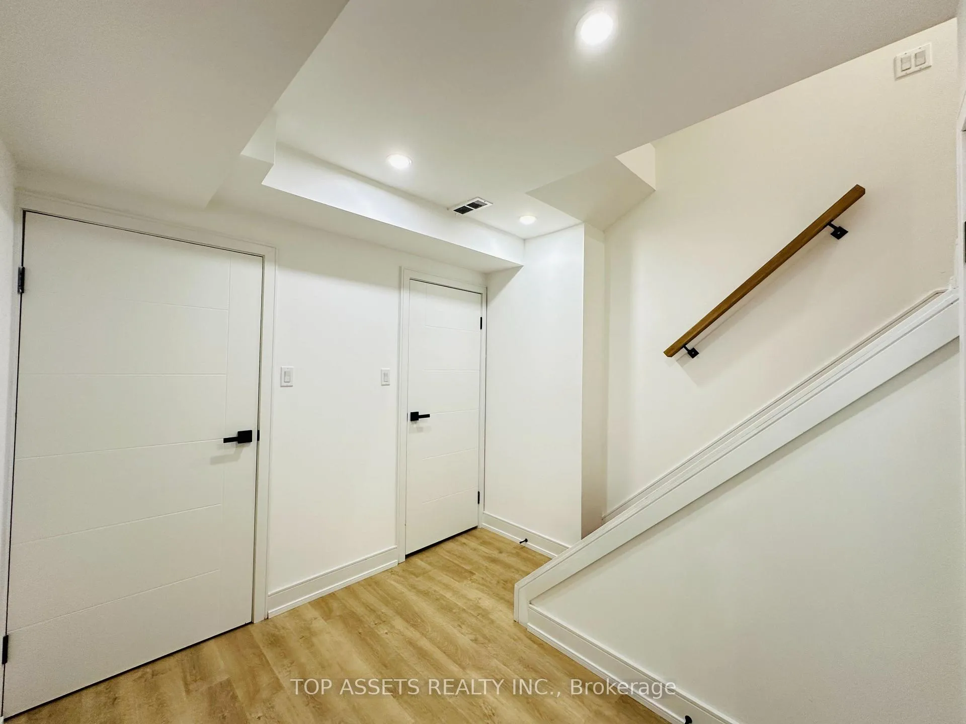 Photo 6 of 313 Pinewood Drive, Vaughan, Crestwood-Springfarm-Yorkhill — HOMEH