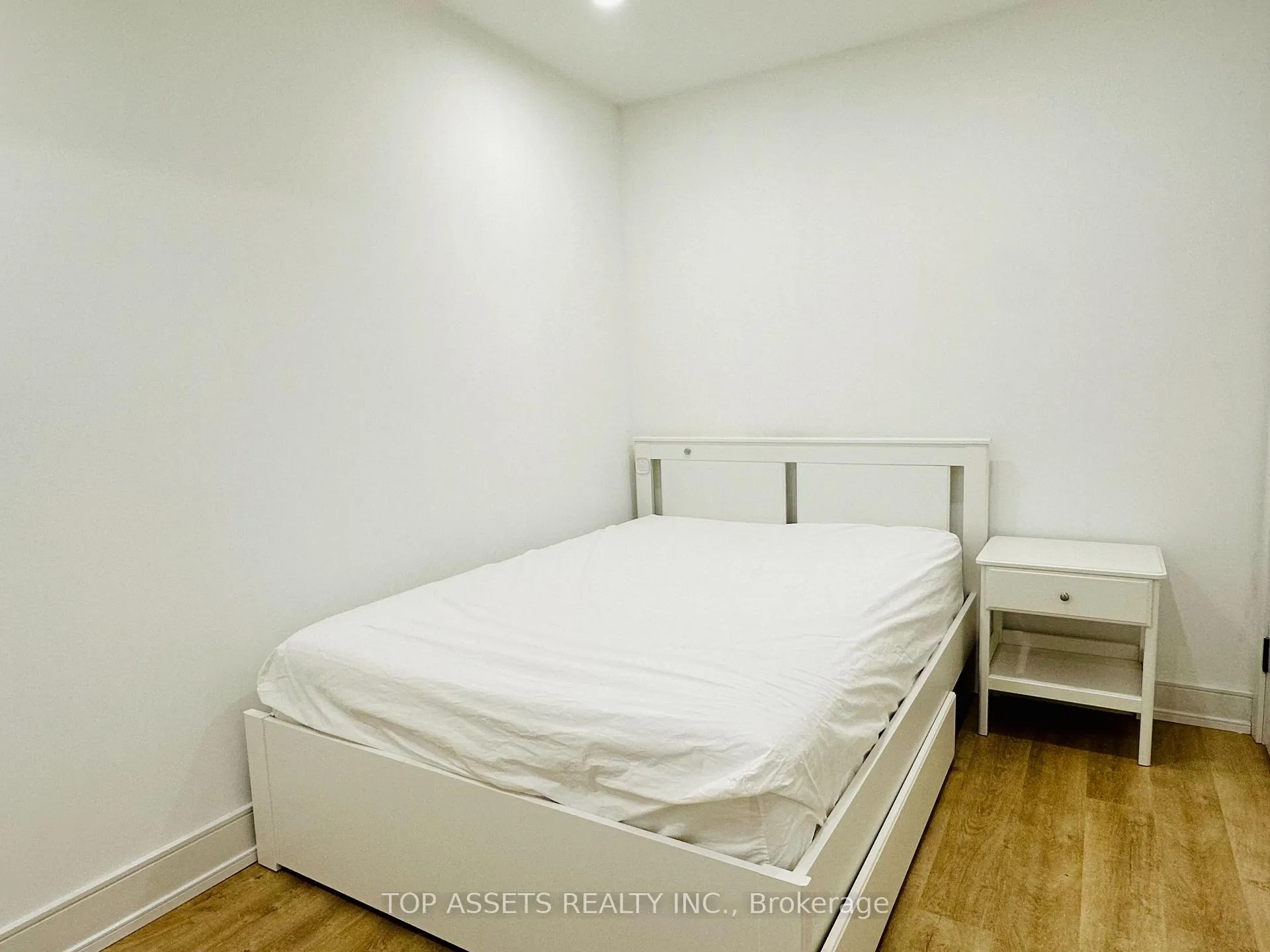 Photo 7 of 313 Pinewood Drive, Vaughan, Crestwood-Springfarm-Yorkhill — HOMEH