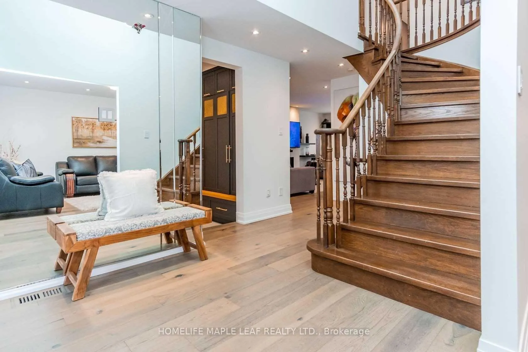 Photo 5 of 43 Donisi Avenue, Vaughan, Brownridge — HOMEH