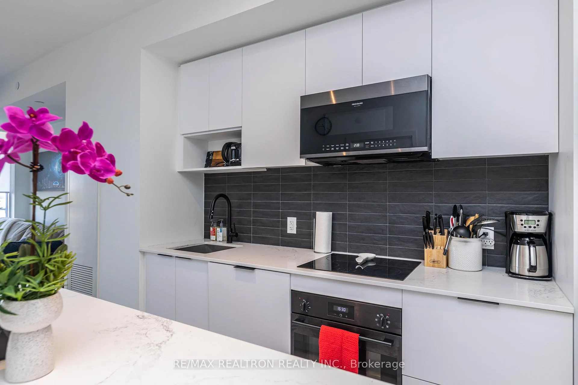 Photo 4 of Unit 701, 5 Defries Street, Toronto, Regent Park — HOMEH