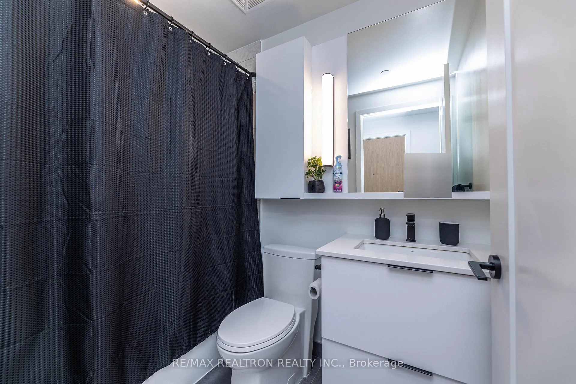 Photo 9 of Unit 701, 5 Defries Street, Toronto, Regent Park — HOMEH