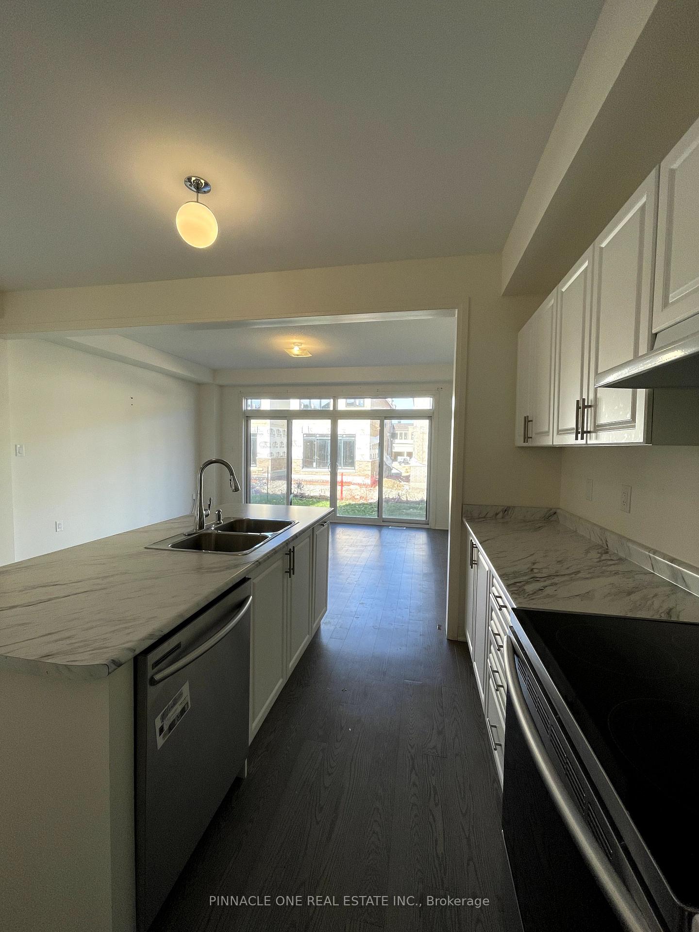 Photo 2 of 27 Crows Nest Lane, Clarington, Bowmanville — HOMEH