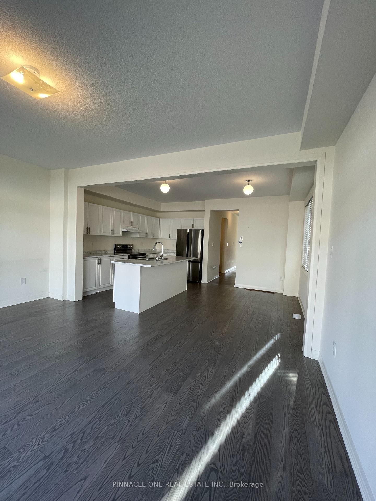 Photo 3 of 27 Crows Nest Lane, Clarington, Bowmanville — HOMEH