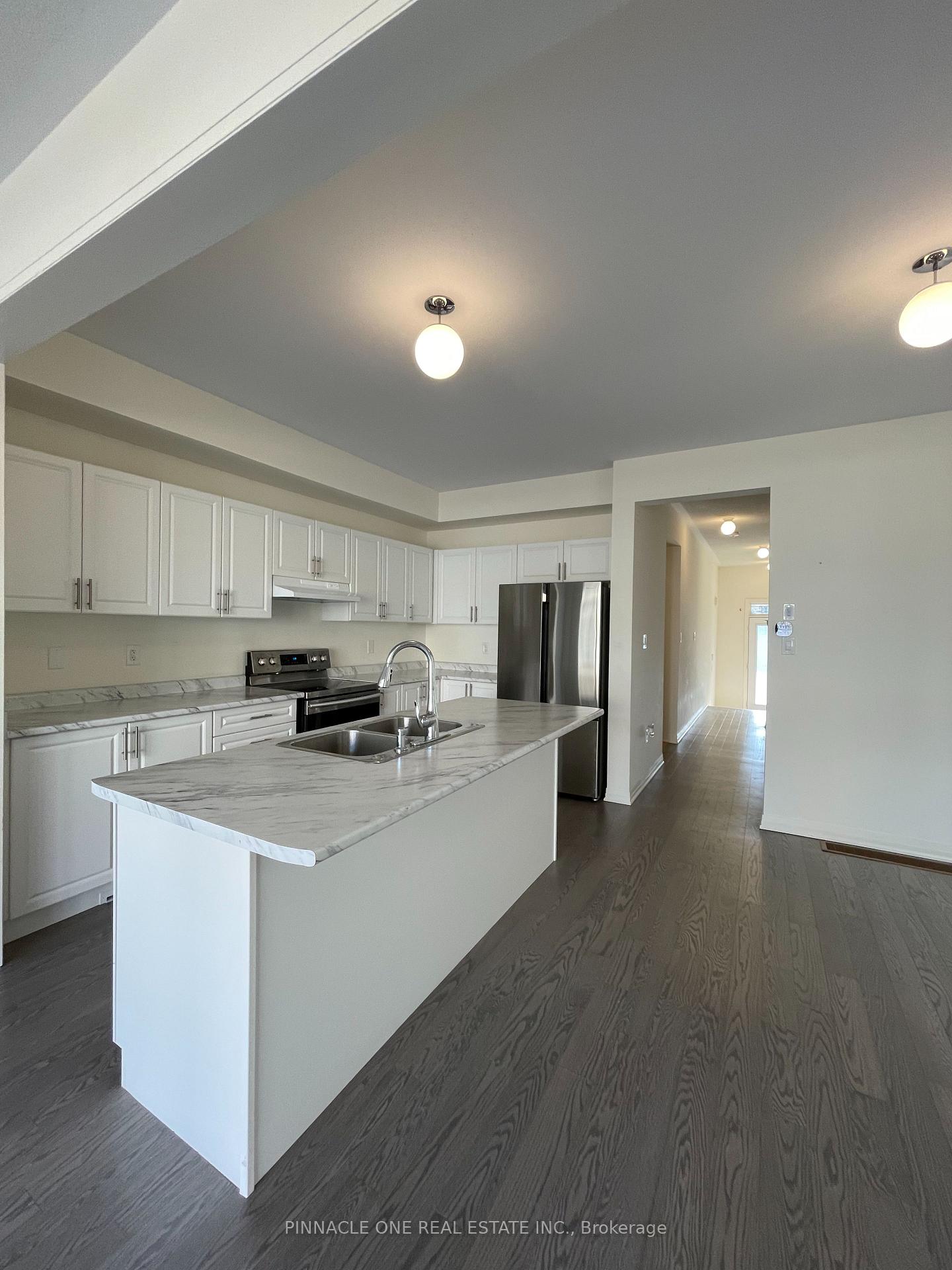 Photo 4 of 27 Crows Nest Lane, Clarington, Bowmanville — HOMEH