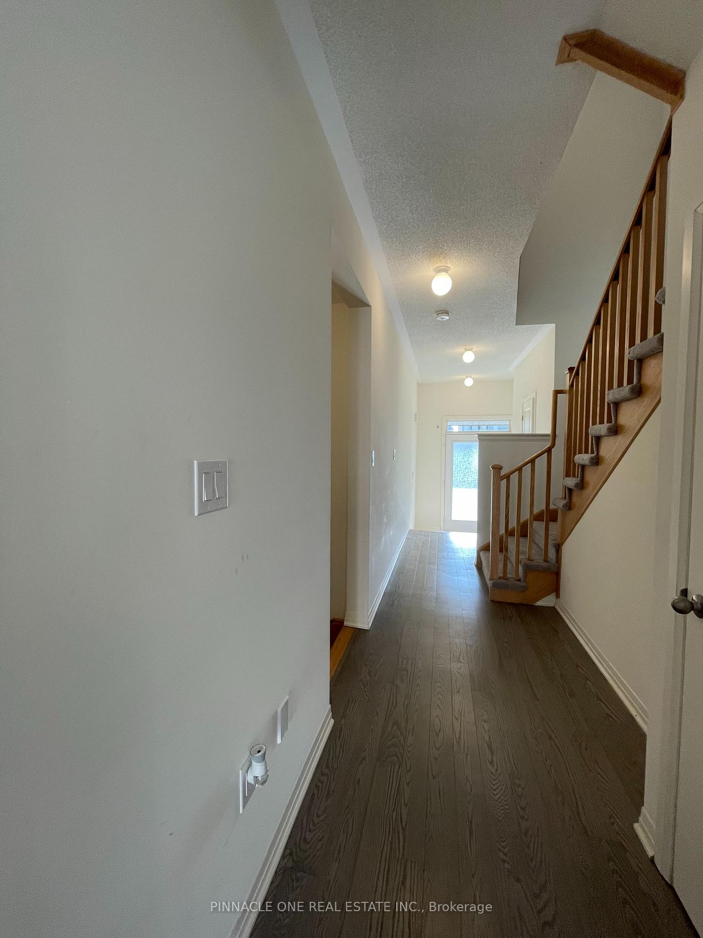 Photo 9 of 27 Crows Nest Lane, Clarington, Bowmanville — HOMEH