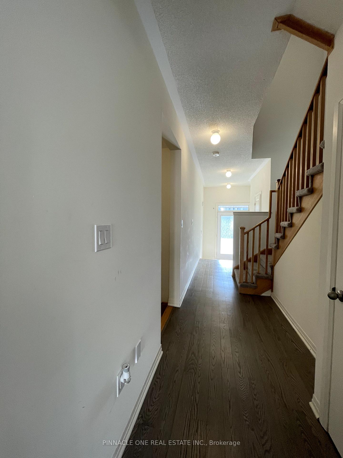 Photo 10 of 27 Crows Nest Lane, Clarington, Bowmanville — HOMEH