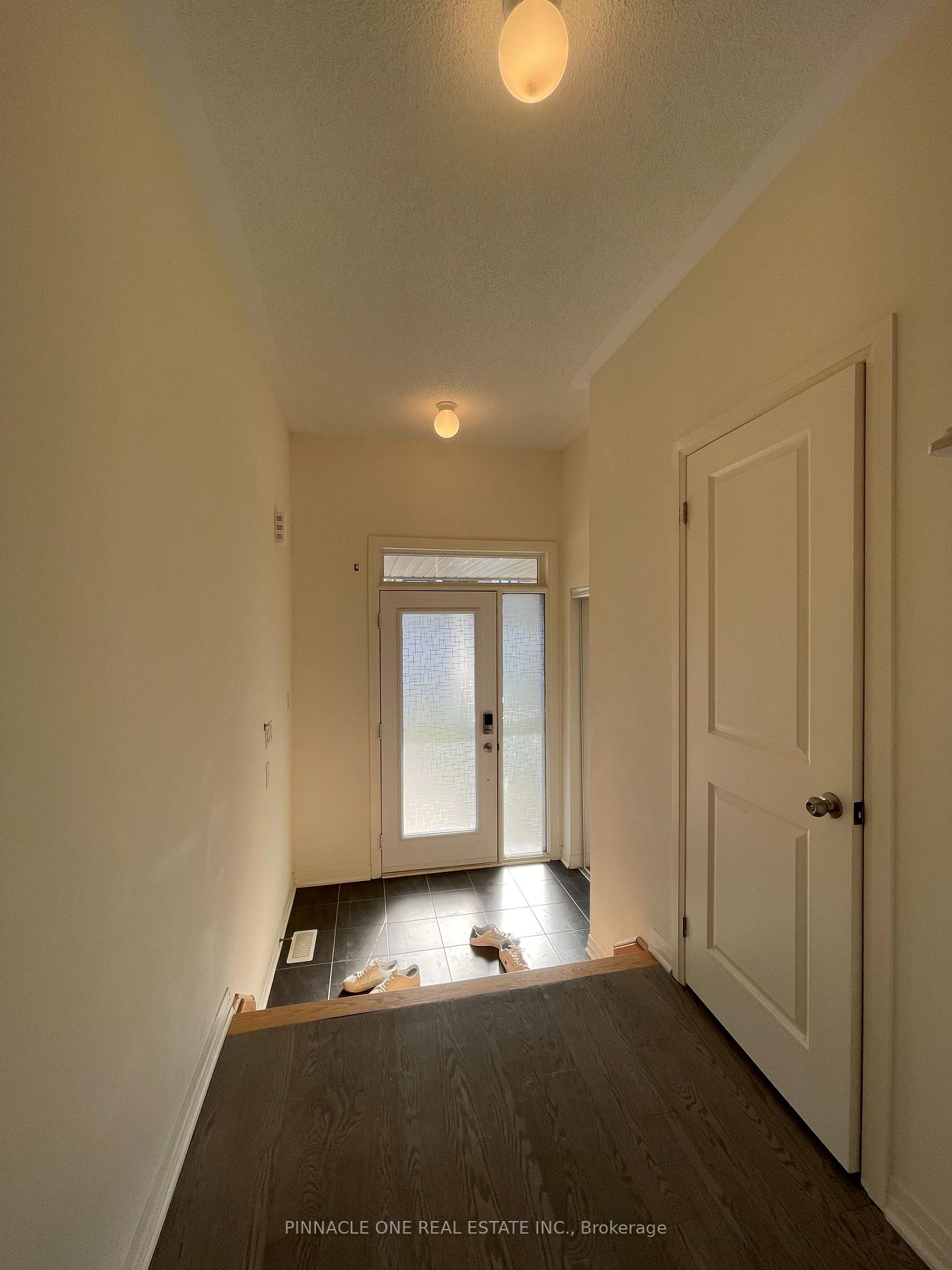 Photo 11 of 27 Crows Nest Lane, Clarington, Bowmanville — HOMEH