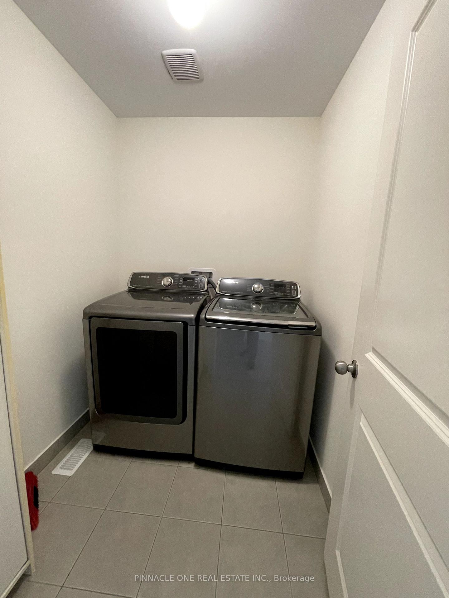 Photo 17 of 27 Crows Nest Lane, Clarington, Bowmanville — HOMEH