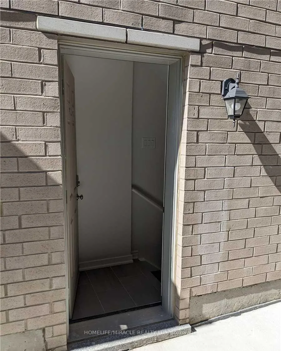 Photo 3 of Unit Basement, 14 Cyclone Trail, Brampton, Northwest Brampton — HOMEH