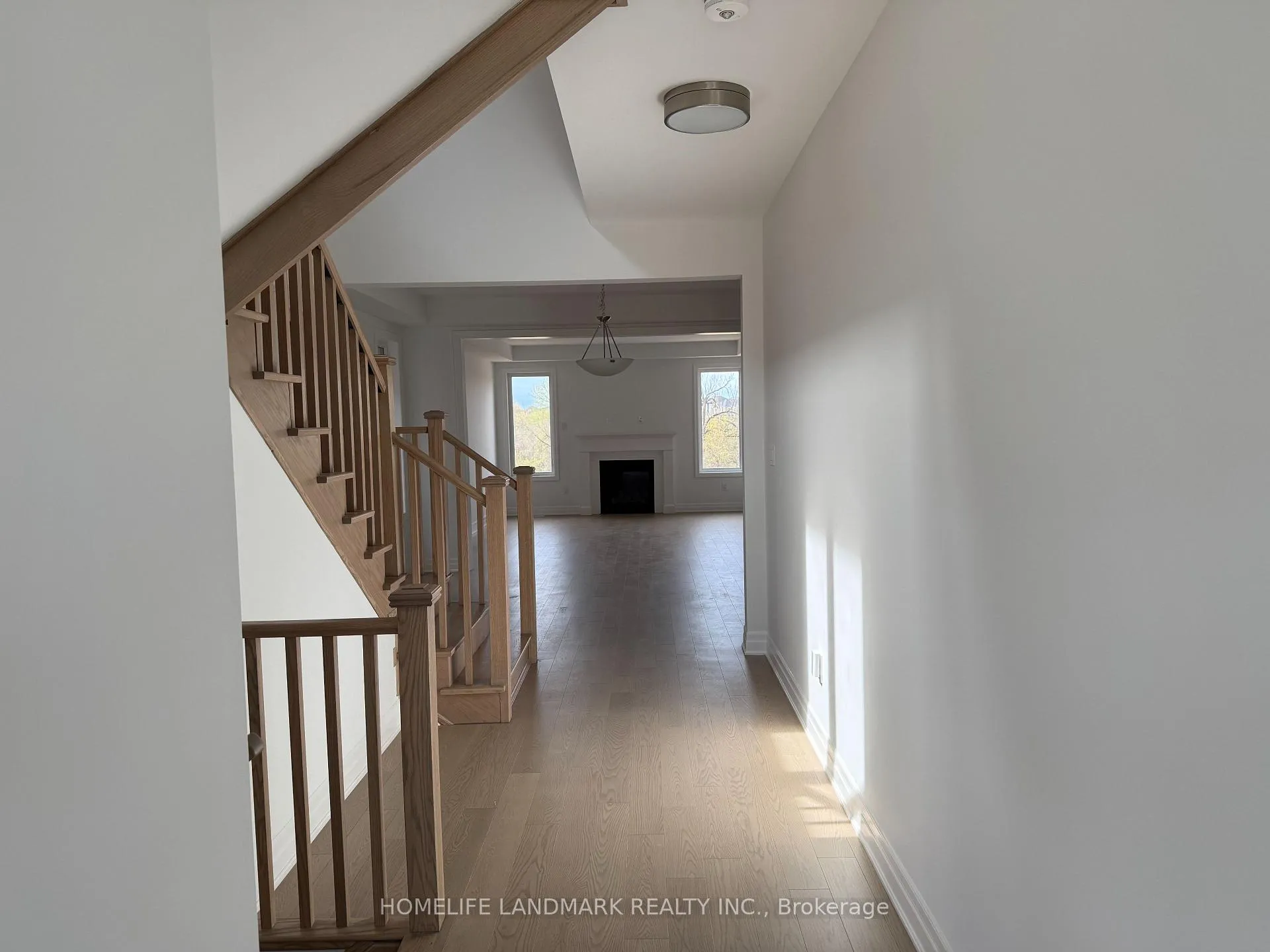 Photo 2 of 25 Spring Oak Crescent, Markham, Rural Markham — HOMEH