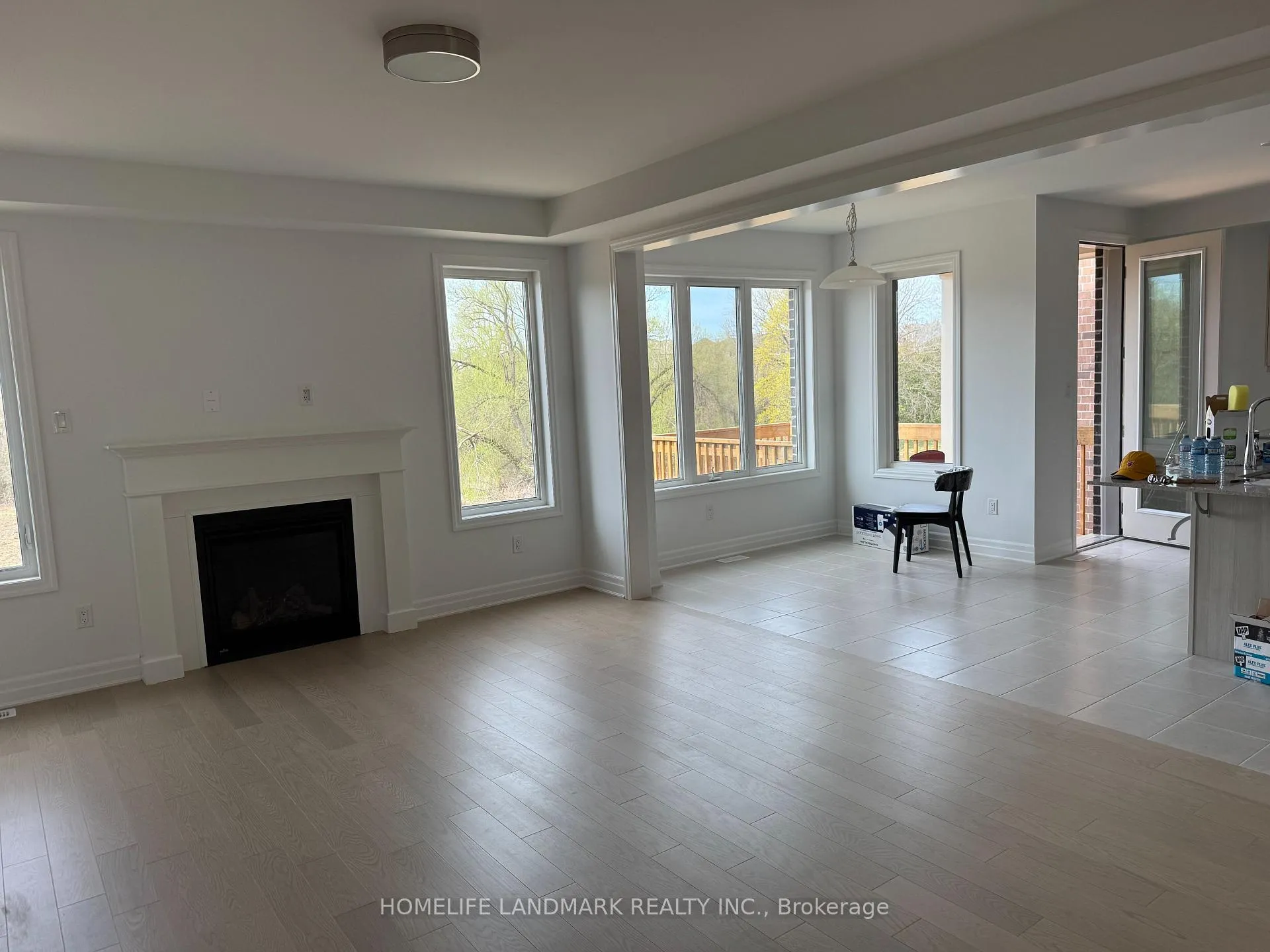 Photo 4 of 25 Spring Oak Crescent, Markham, Rural Markham — HOMEH