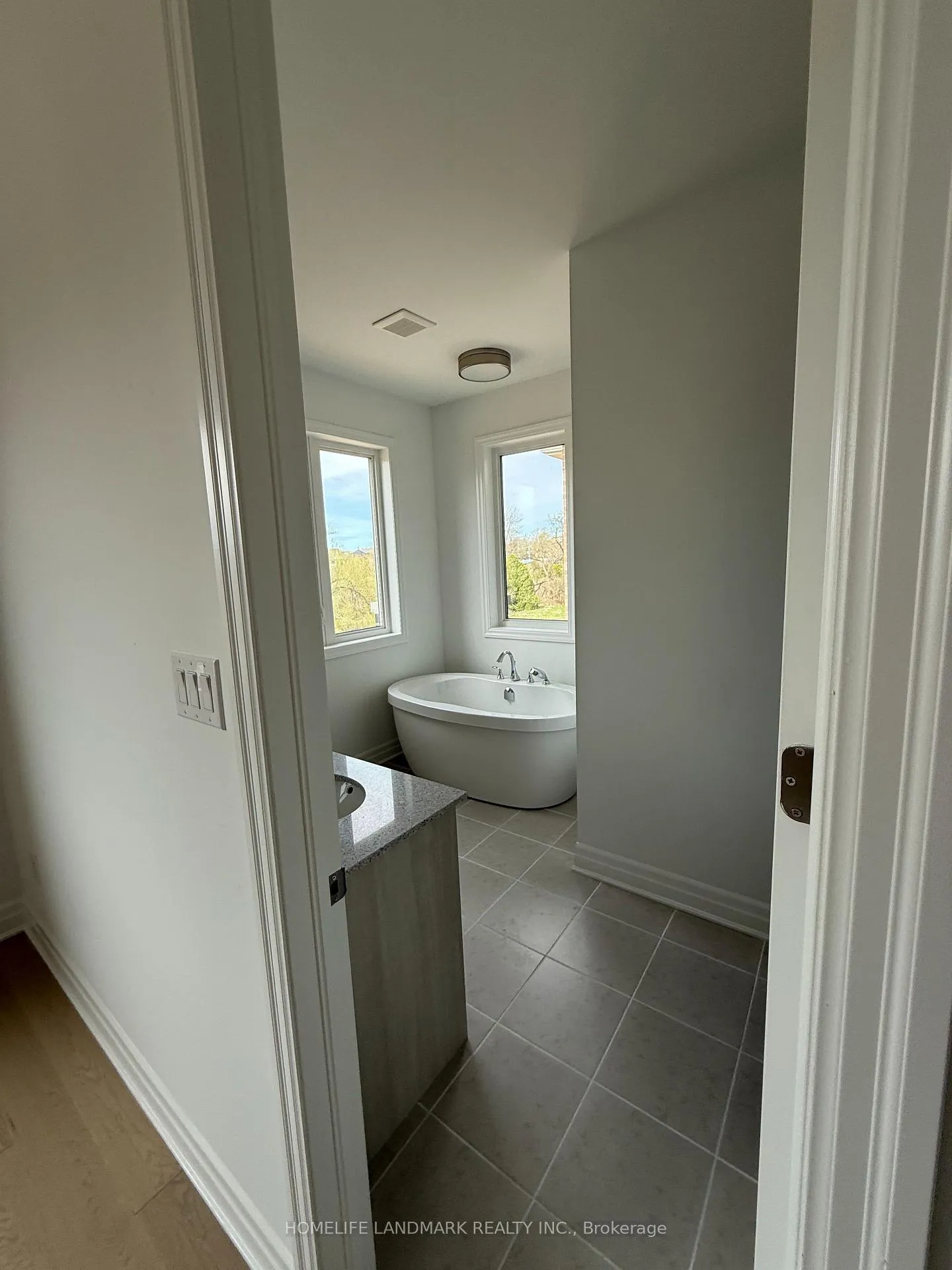Photo 9 of 25 Spring Oak Crescent, Markham, Rural Markham — HOMEH