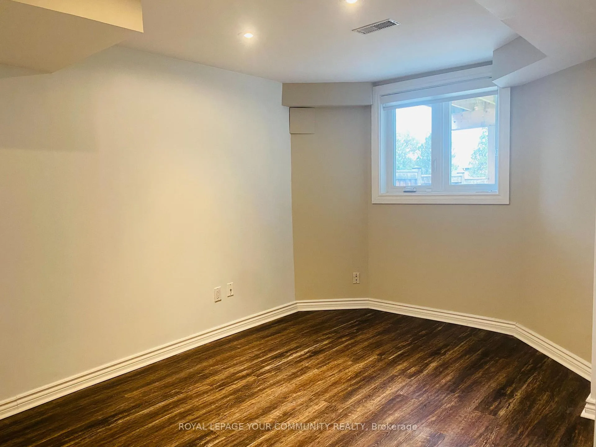 Photo 15 of Unit Bsmt, 15 Fife Road, Aurora, Aurora Grove — HOMEH