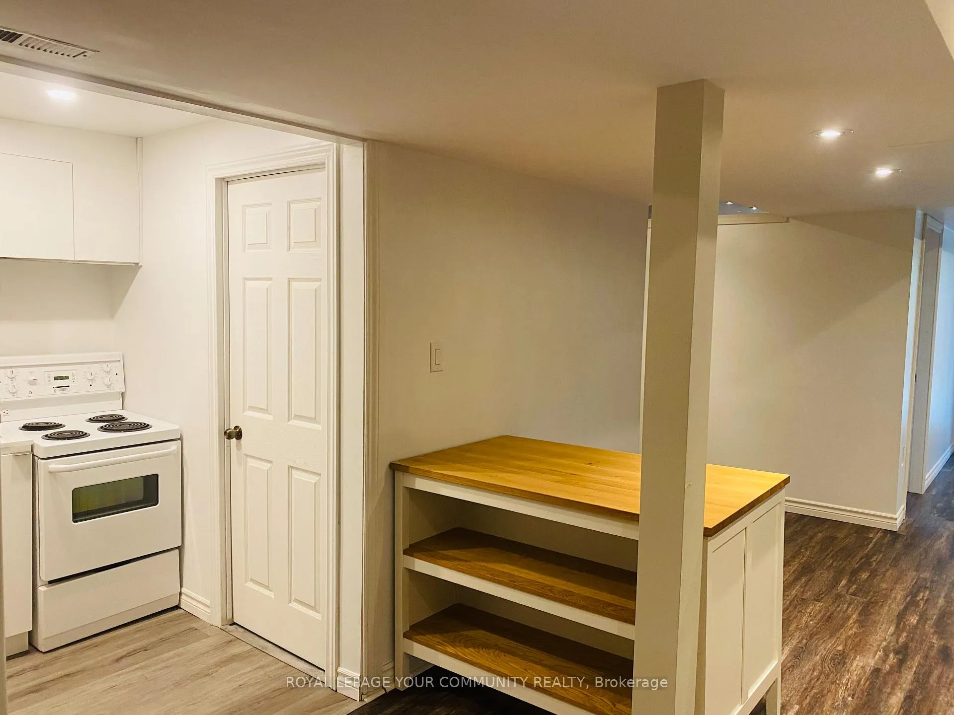 Photo 17 of Unit Bsmt, 15 Fife Road, Aurora, Aurora Grove — HOMEH