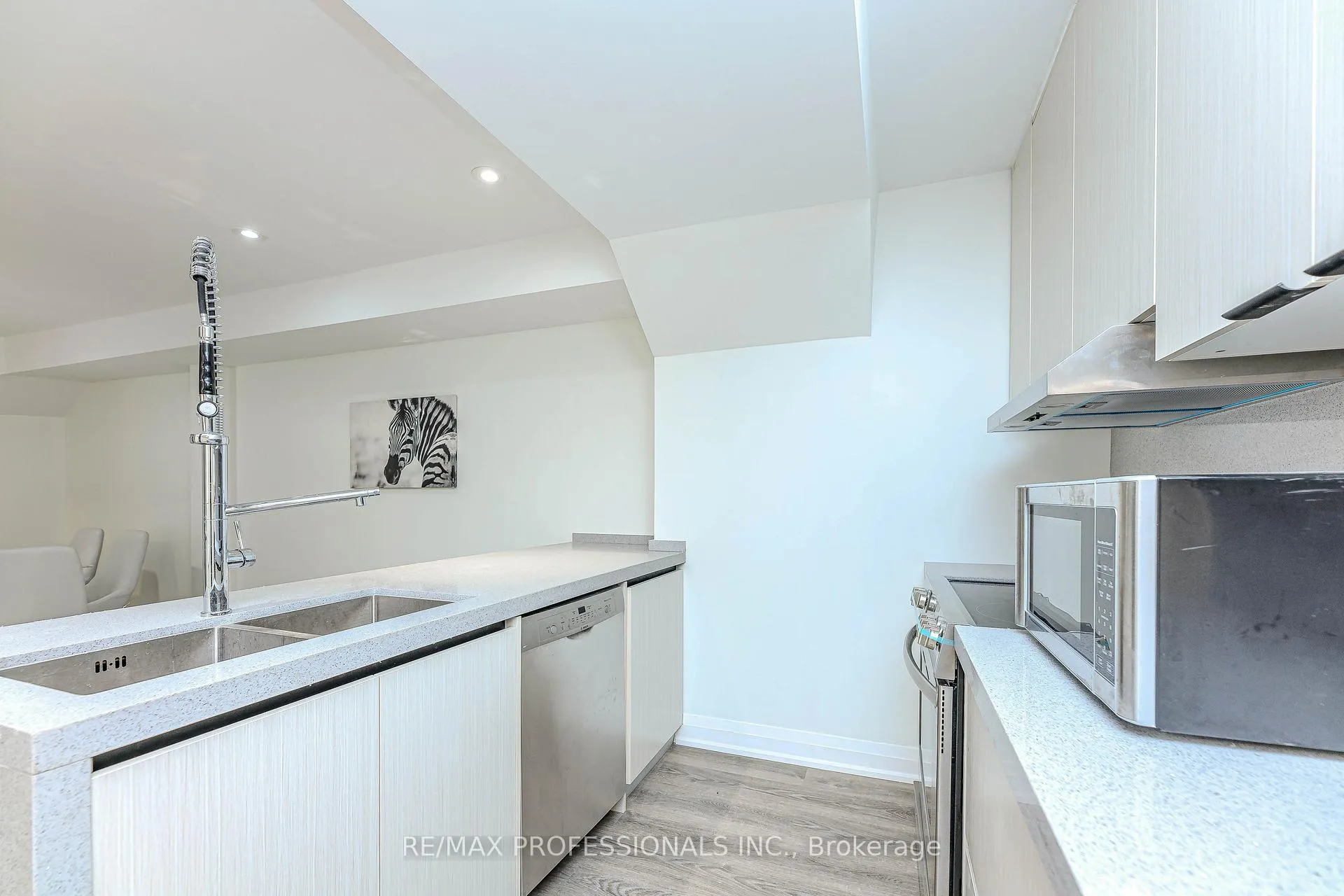 Photo 4 of Unit 1, 295 Deepsprings Crescent, Vaughan, Vellore Village — HOMEH