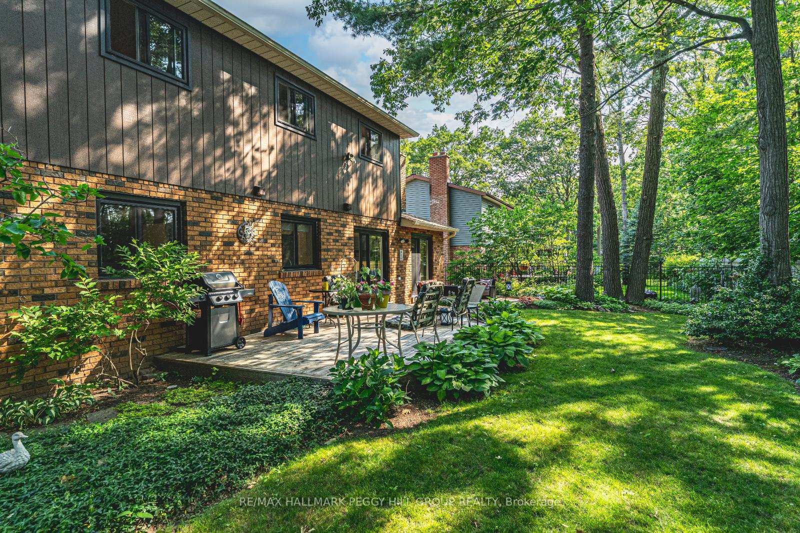 Photo 3 of 19 Oakridge Drive, Barrie, Sunnidale — HOMEH