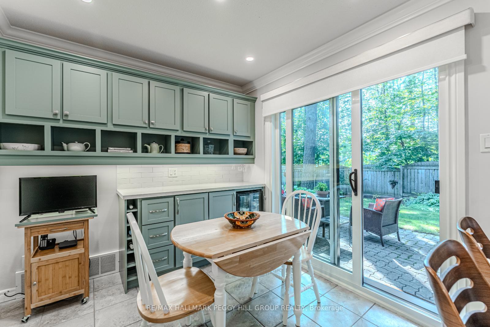 Photo 6 of 19 Oakridge Drive, Barrie, Sunnidale — HOMEH