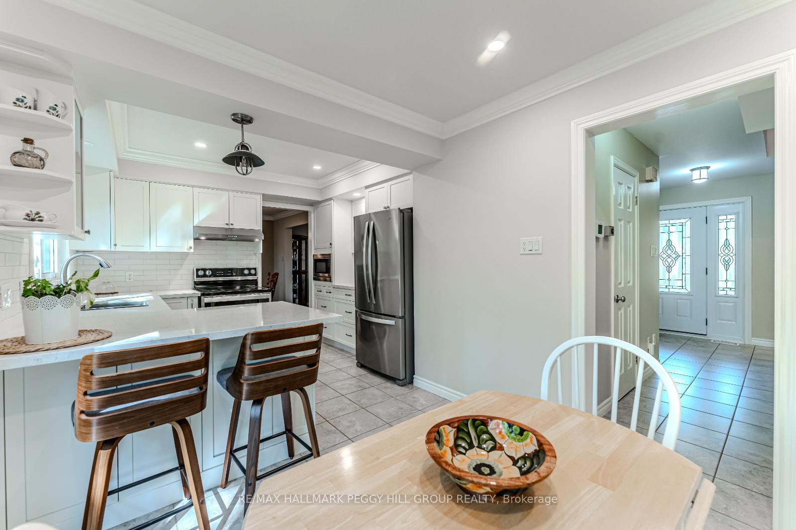 Photo 7 of 19 Oakridge Drive, Barrie, Sunnidale — HOMEH