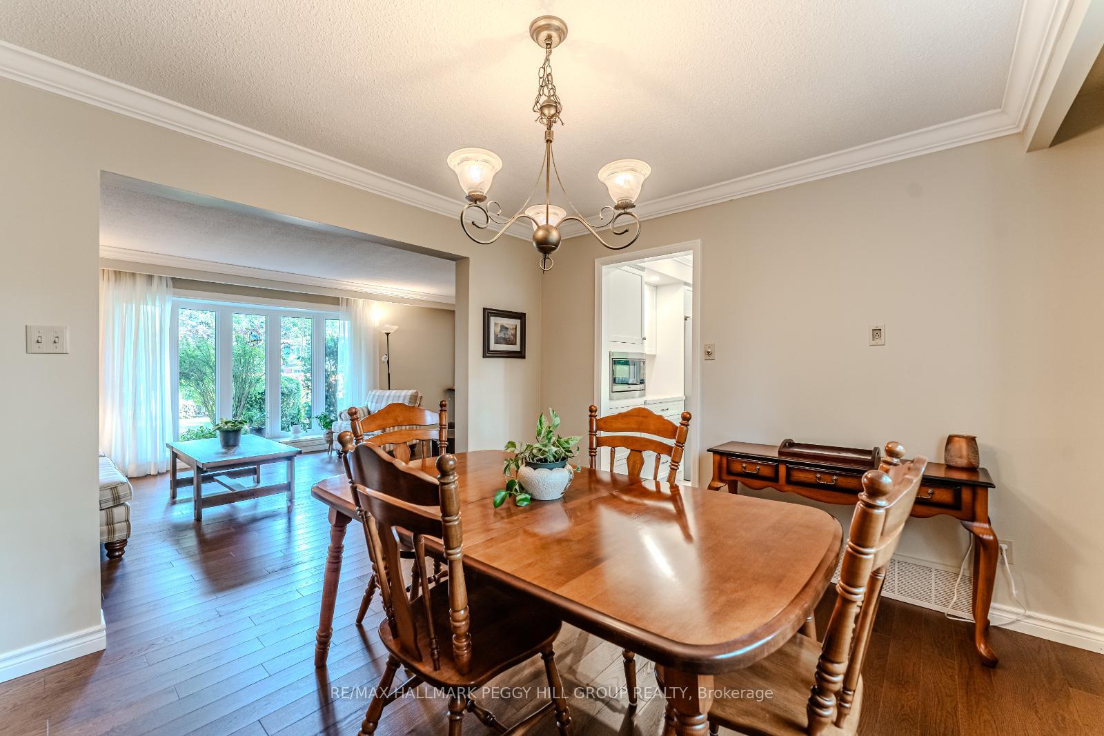 Photo 8 of 19 Oakridge Drive, Barrie, Sunnidale — HOMEH