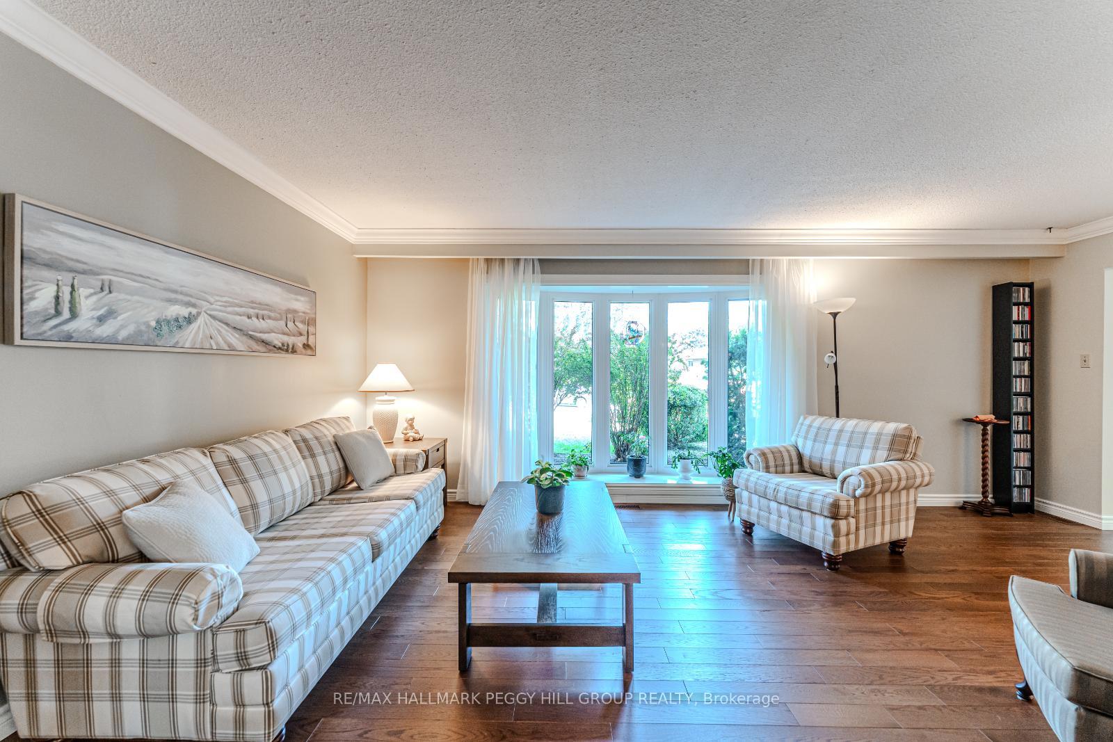 Photo 9 of 19 Oakridge Drive, Barrie, Sunnidale — HOMEH