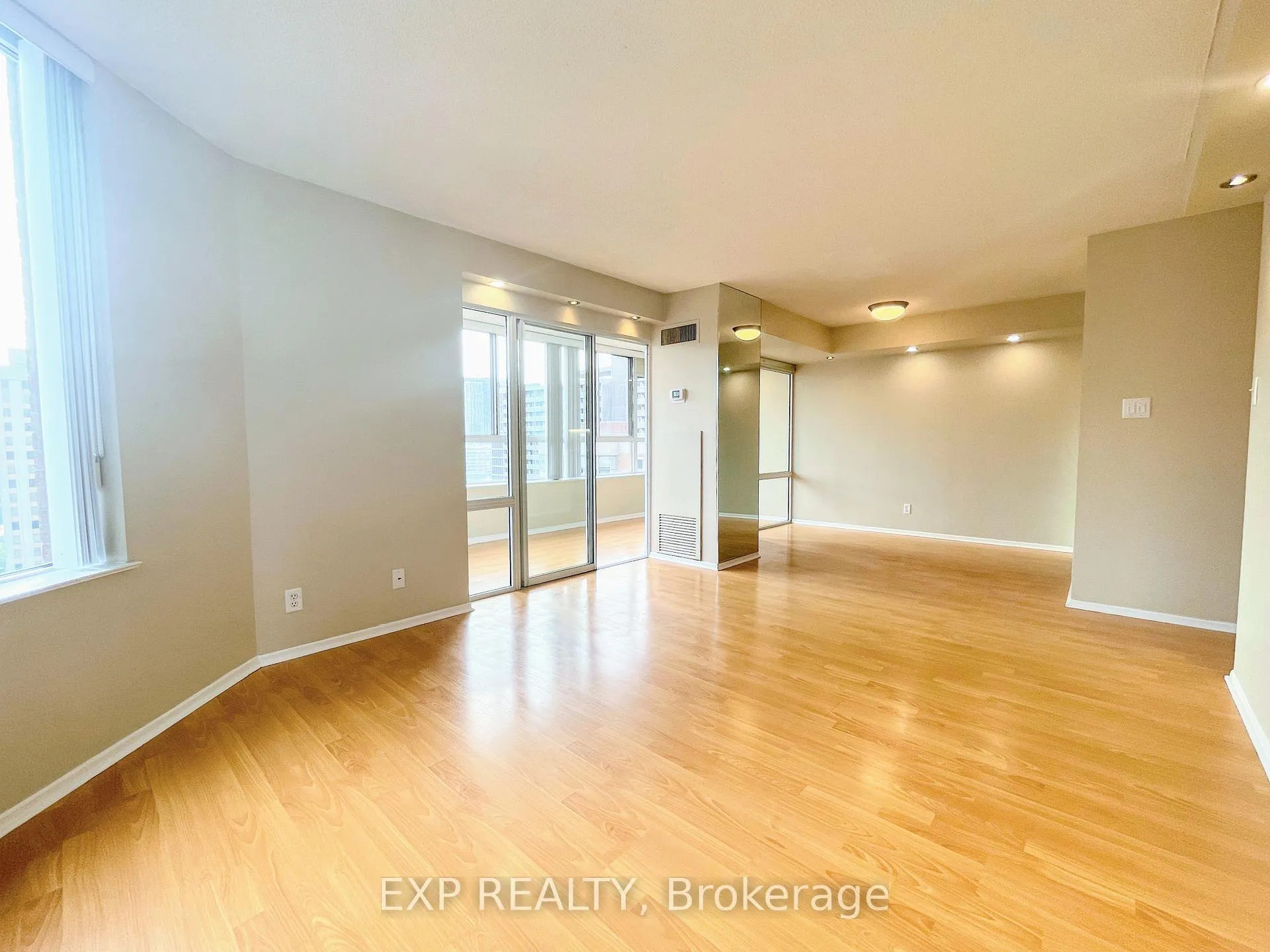Photo 2 of Unit 1910, 717 Bay Street, Toronto, Bay Street Corridor — HOMEH