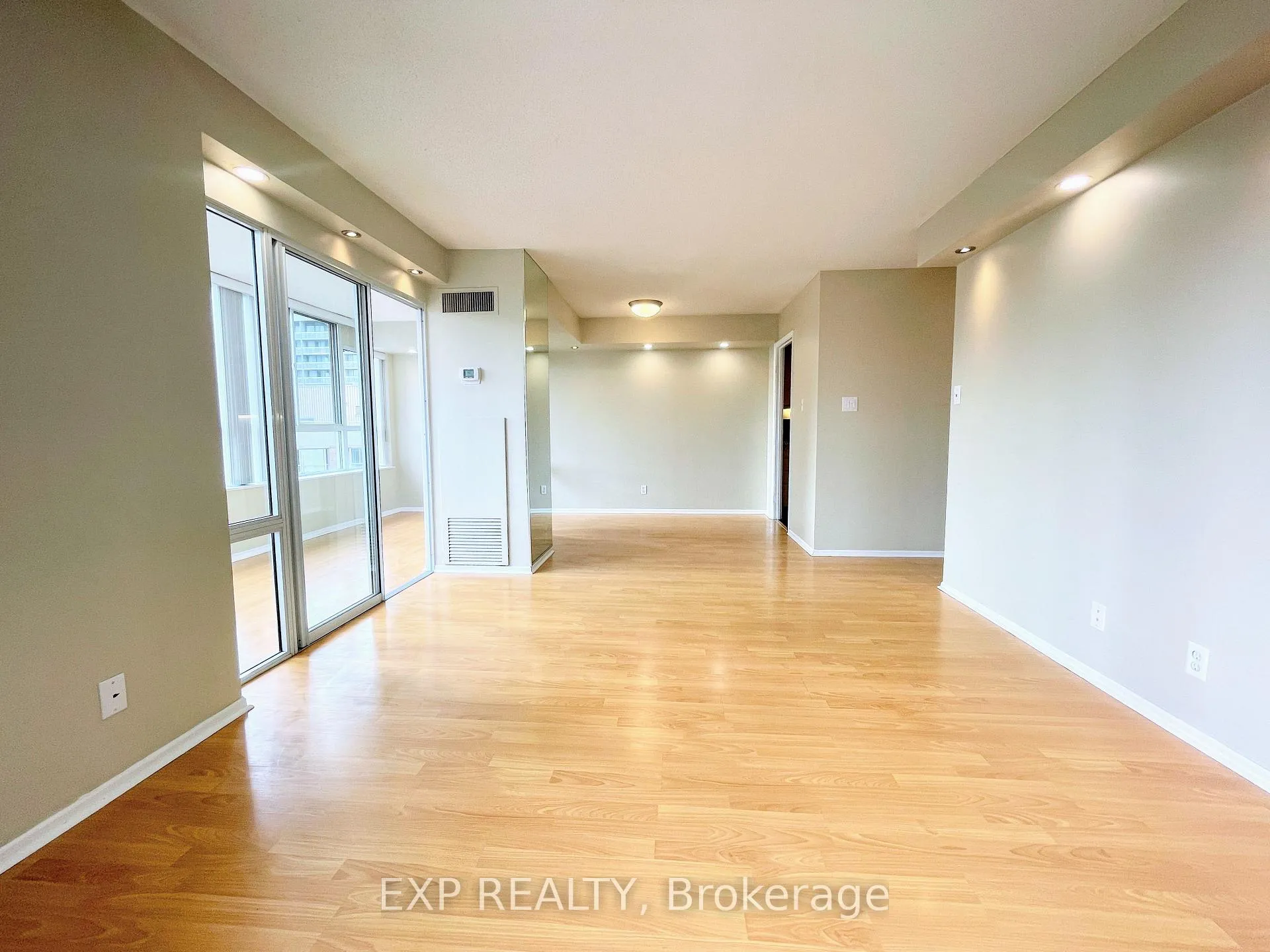 Photo 6 of Unit 1910, 717 Bay Street, Toronto, Bay Street Corridor — HOMEH