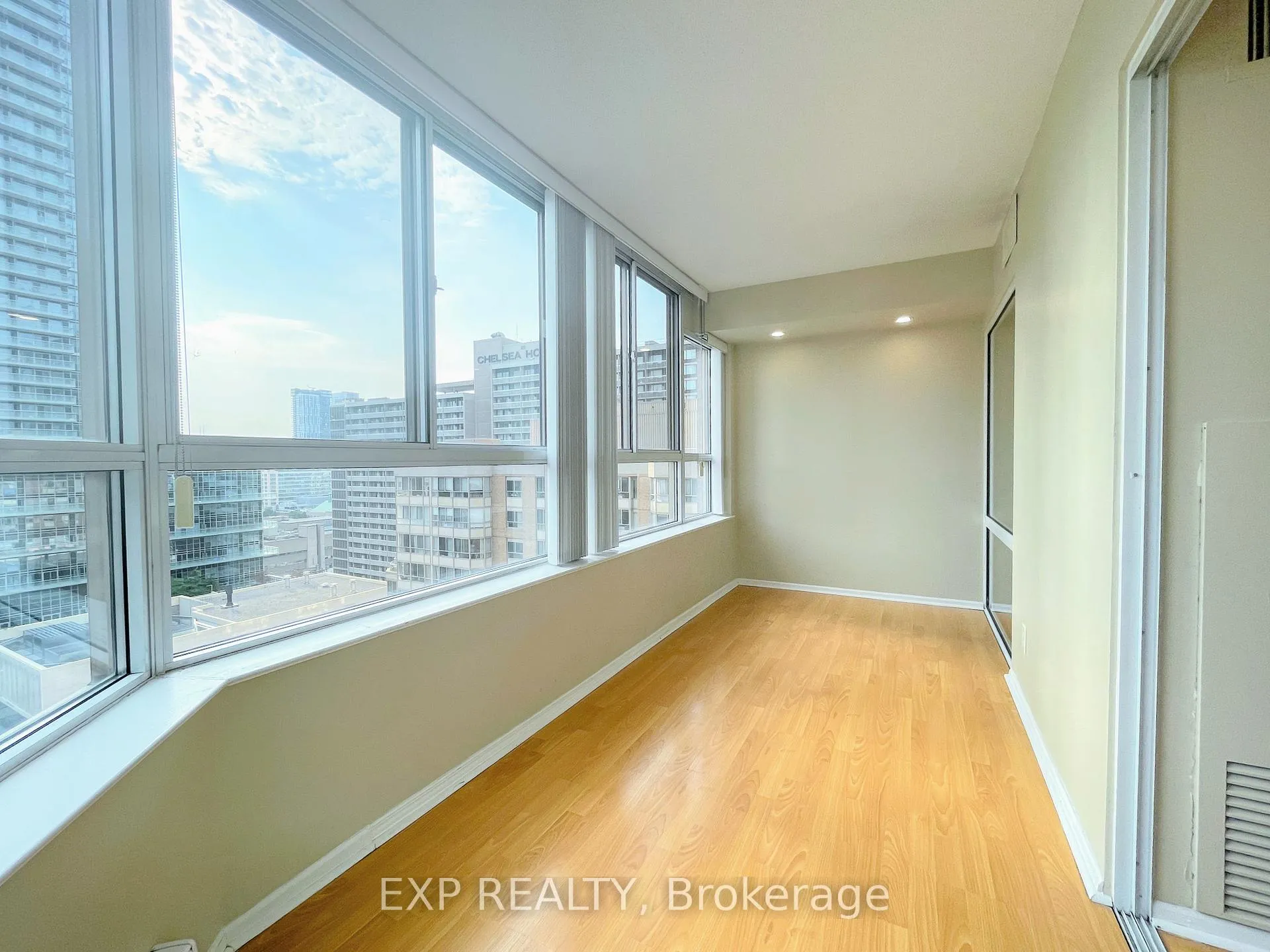 Photo 7 of Unit 1910, 717 Bay Street, Toronto, Bay Street Corridor — HOMEH