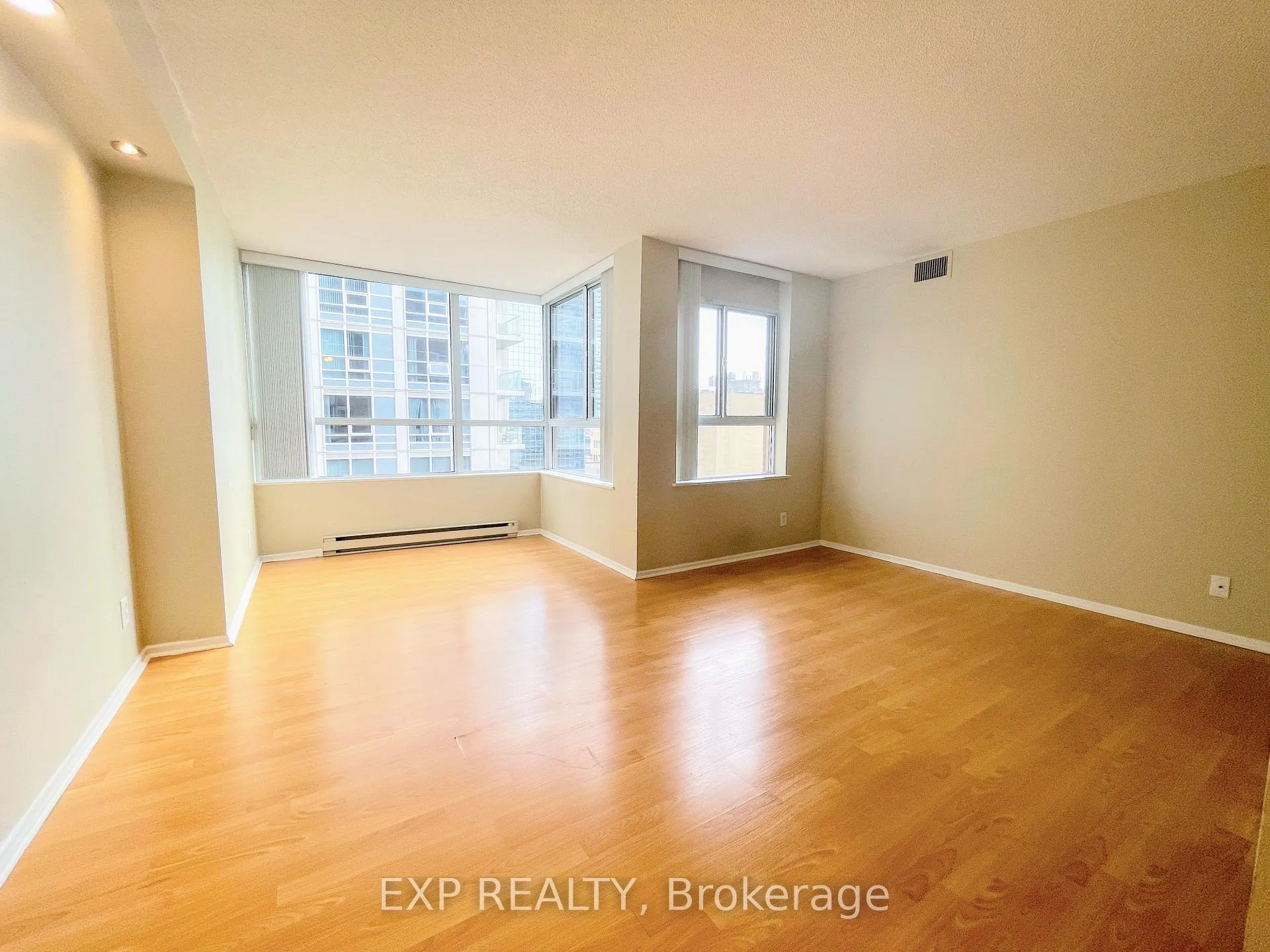 Photo 14 of Unit 1910, 717 Bay Street, Toronto, Bay Street Corridor — HOMEH
