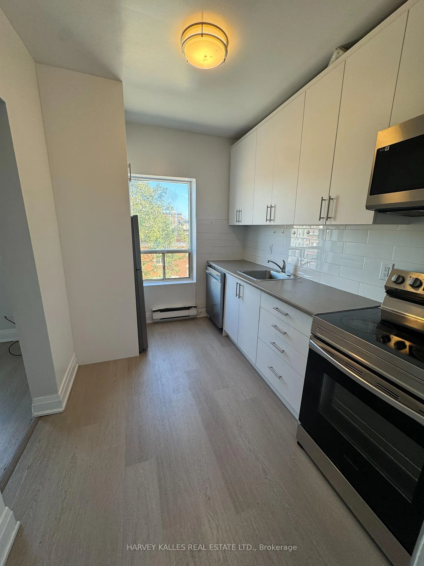 Front of Unit 6, 98 Northcliffe Boulevard