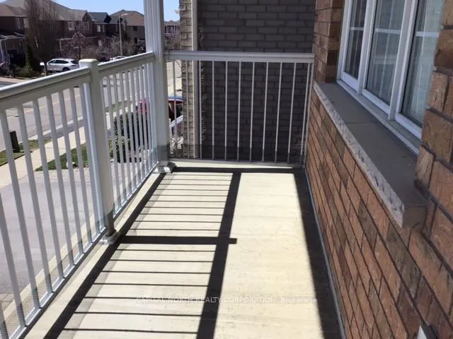 Photo 2 of 127 Blackthorn Drive, Vaughan, Maple — HOMEH