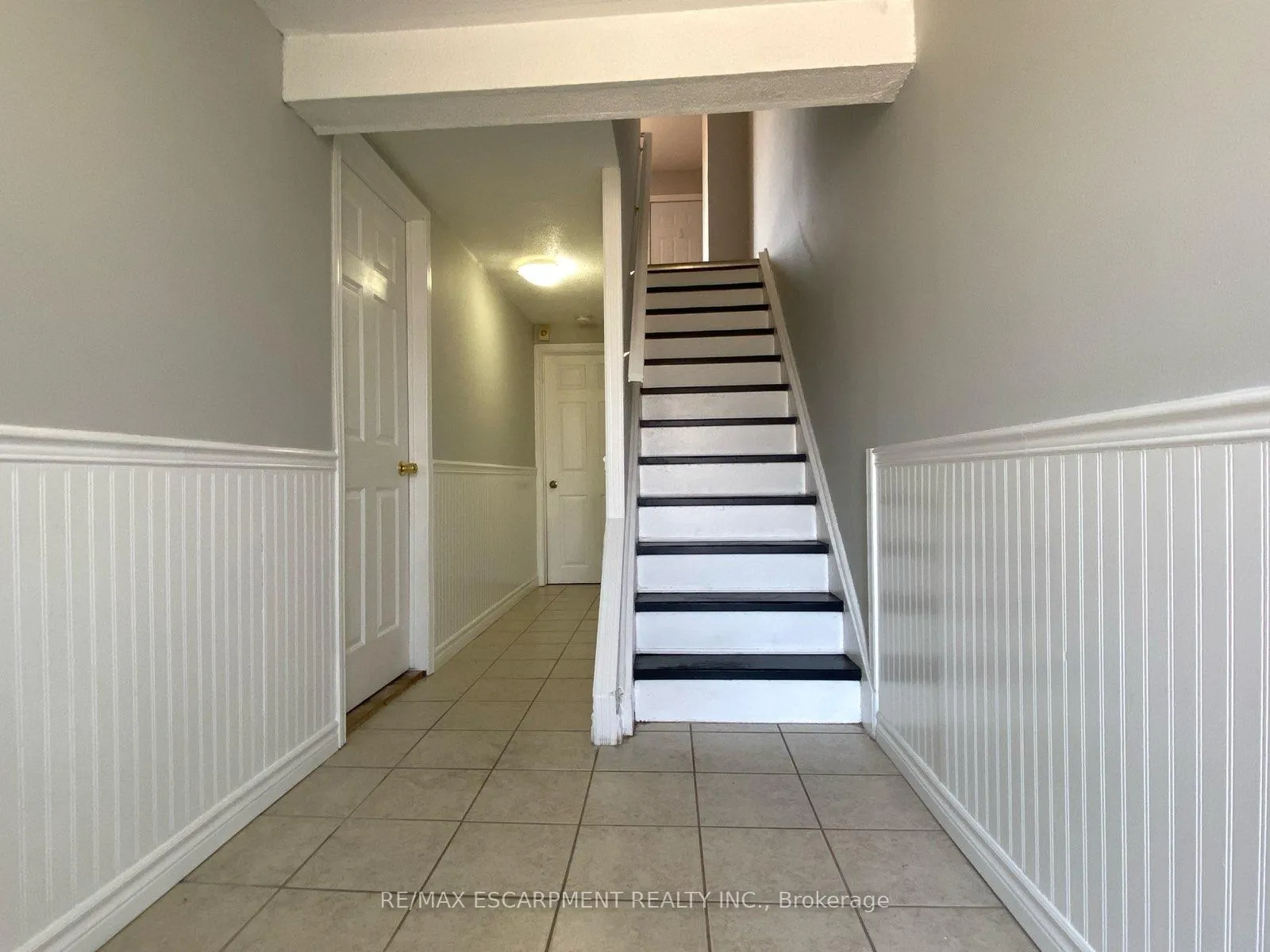 Photo 4 of Unit 3, 1025 Upper Gage Avenue, Hamilton, Berrisfield — HOMEH
