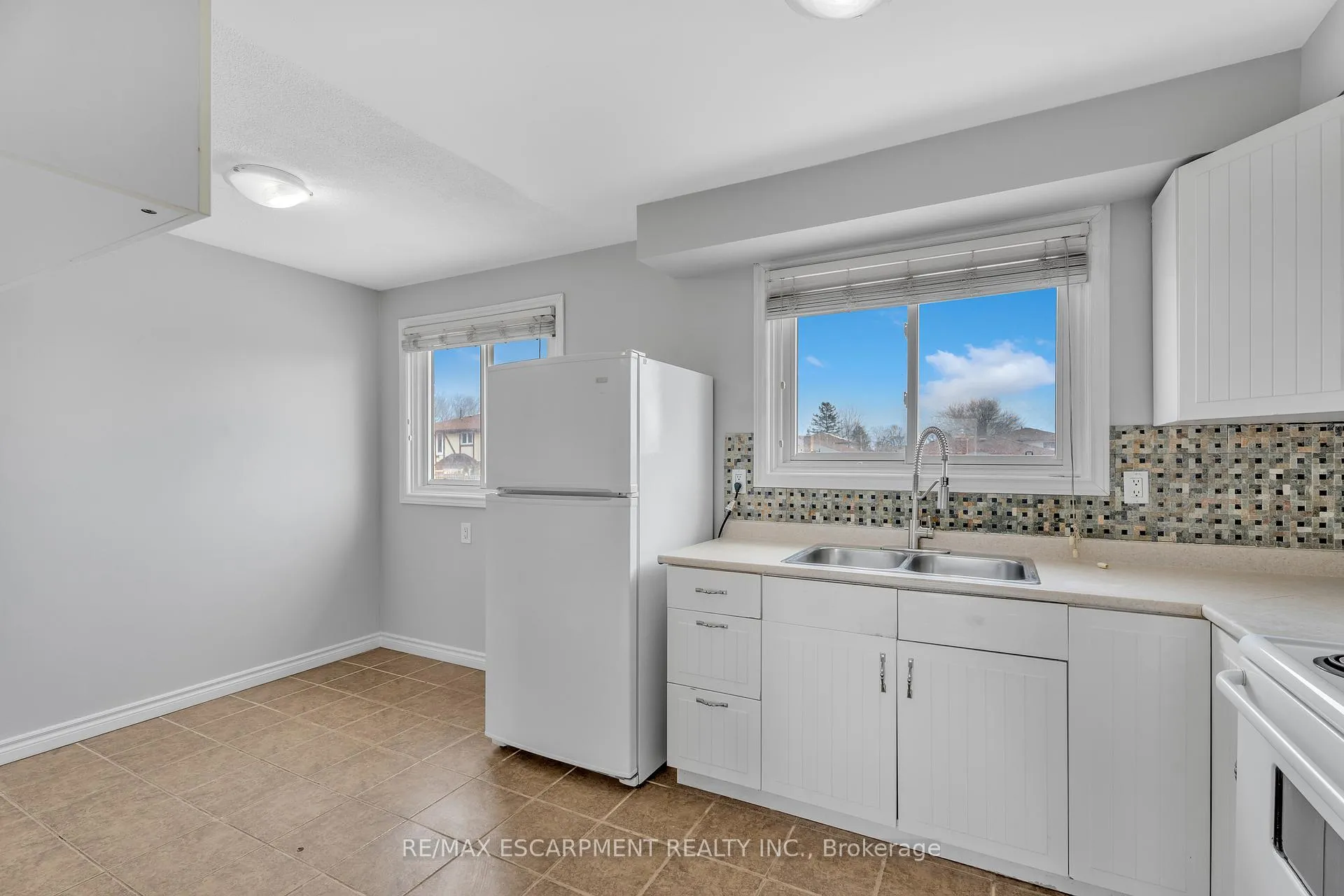 Photo 11 of Unit 3, 1025 Upper Gage Avenue, Hamilton, Berrisfield — HOMEH