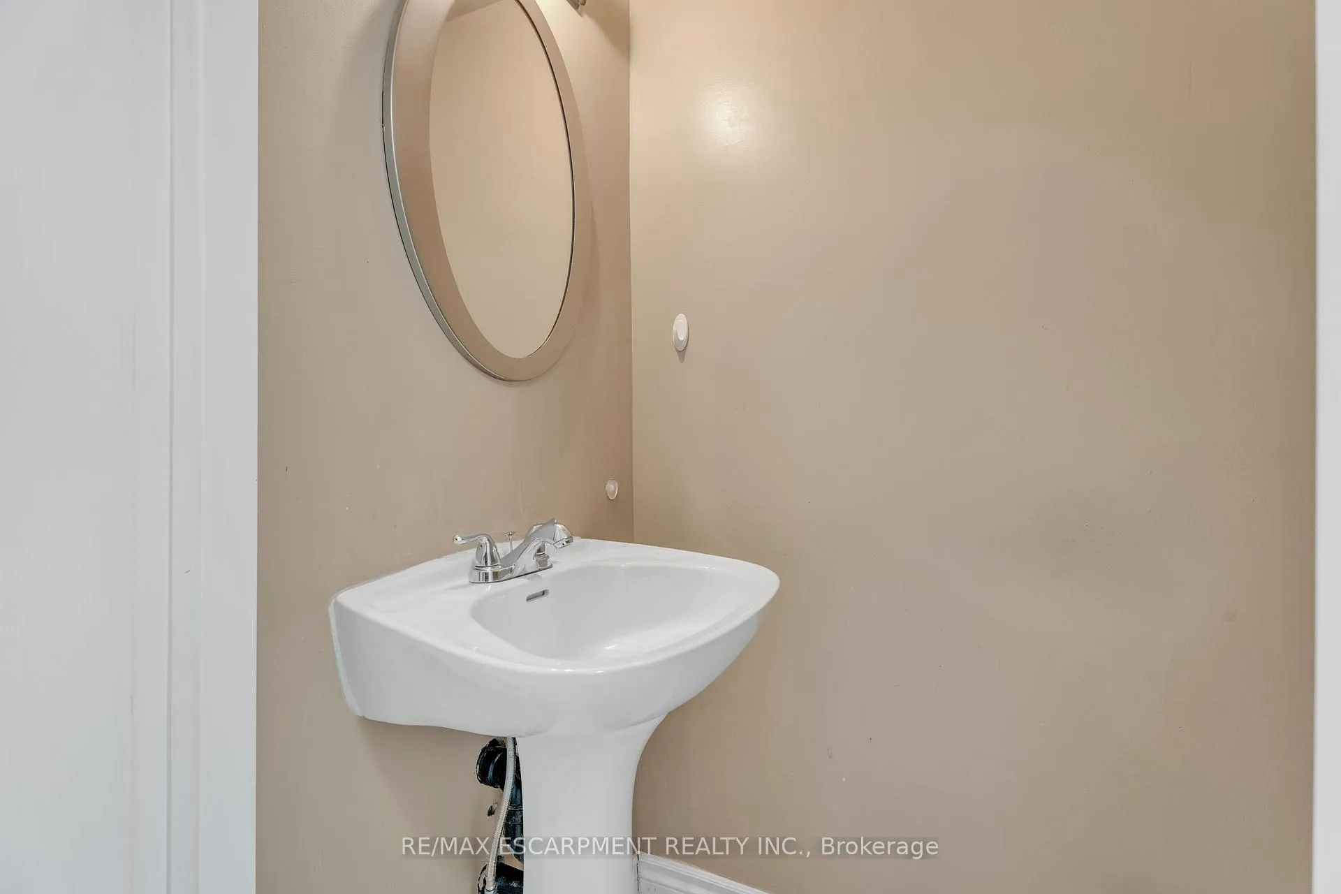 Photo 23 of Unit 3, 1025 Upper Gage Avenue, Hamilton, Berrisfield — HOMEH