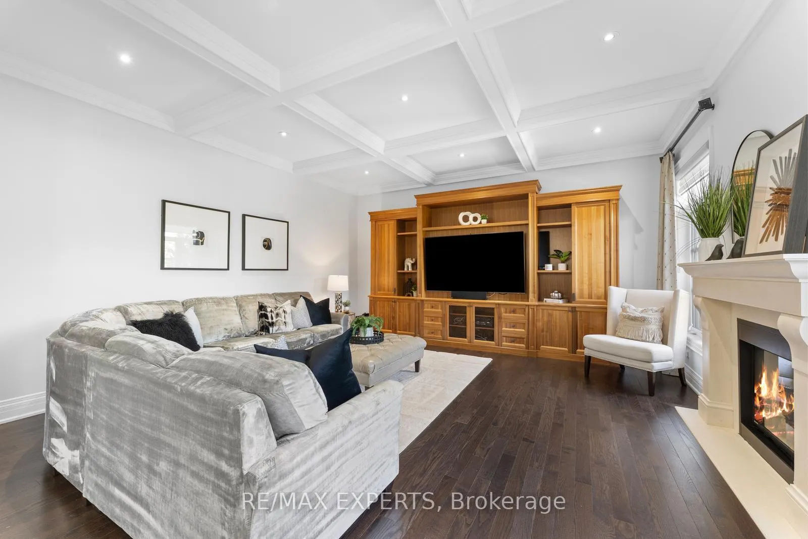Photo 16 of 59 Sarracini Crescent E, Vaughan, Islington Woods — HOMEH