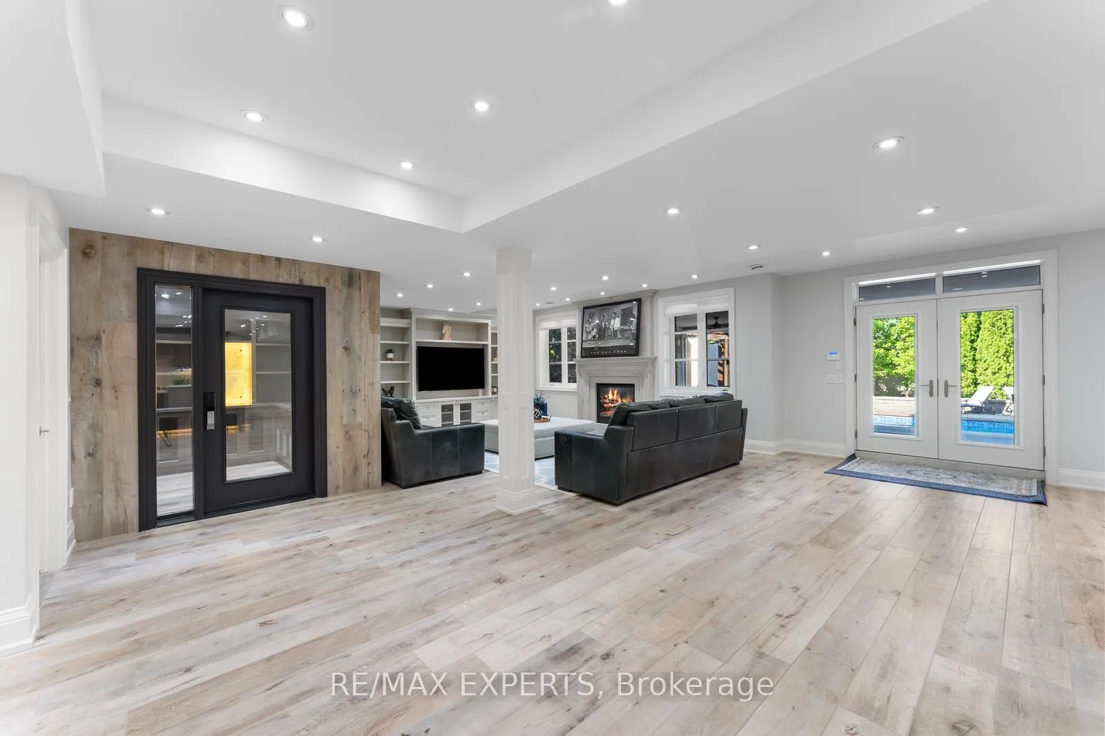 Photo 31 of 59 Sarracini Crescent E, Vaughan, Islington Woods — HOMEH