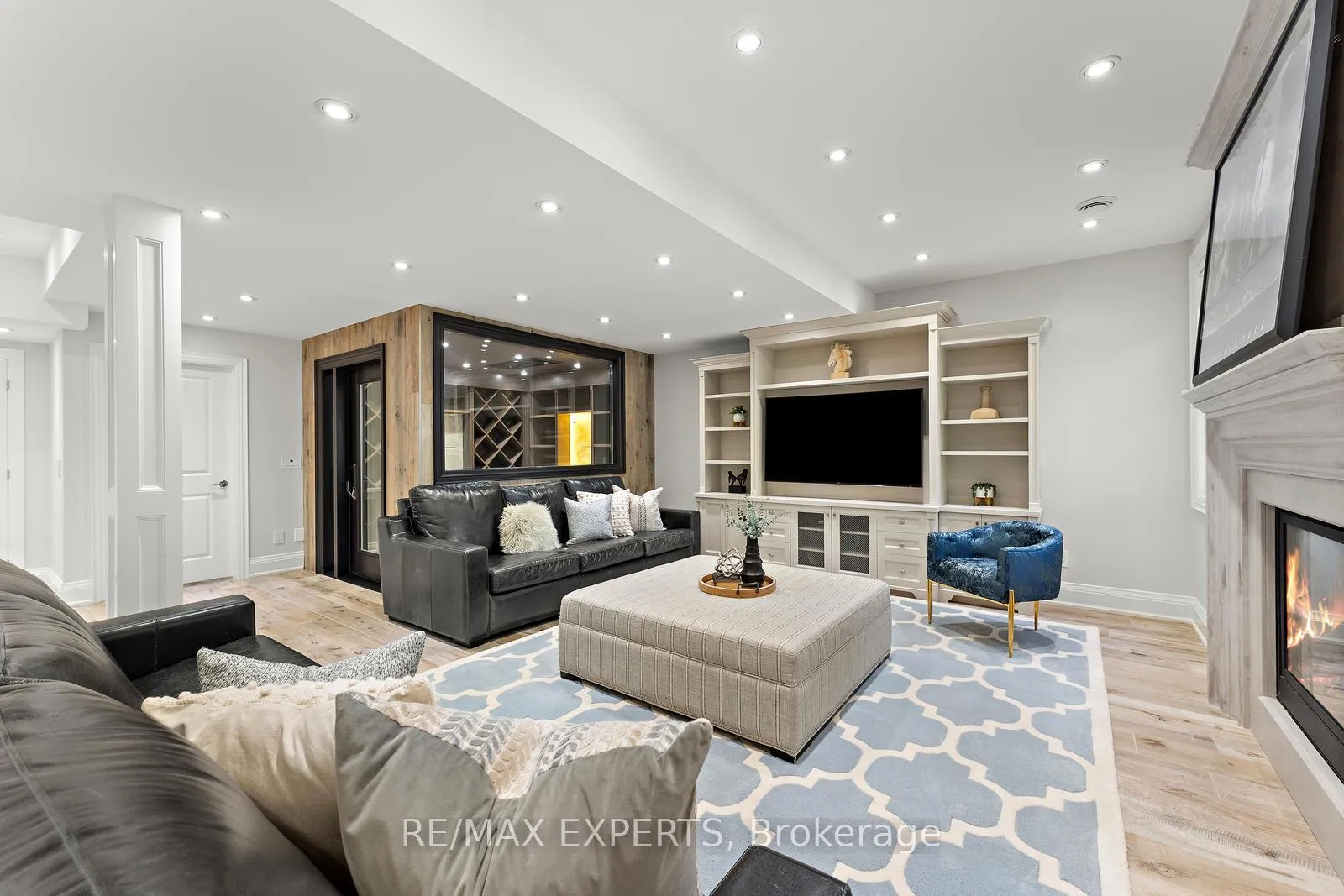 Photo 33 of 59 Sarracini Crescent E, Vaughan, Islington Woods — HOMEH