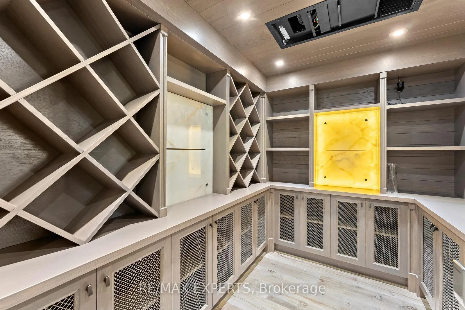Photo 34 of 59 Sarracini Crescent E, Vaughan, Islington Woods — HOMEH
