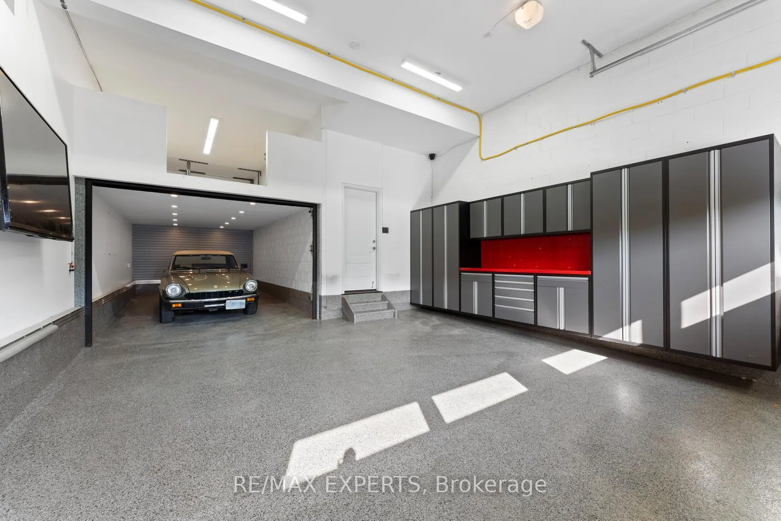 Photo 36 of 59 Sarracini Crescent E, Vaughan, Islington Woods — HOMEH