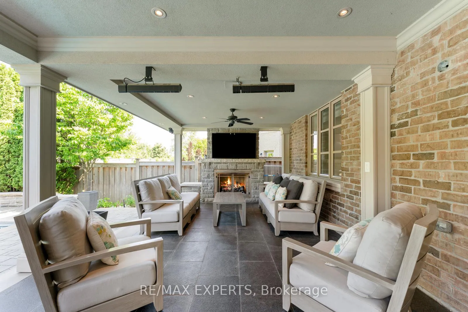 Photo 37 of 59 Sarracini Crescent E, Vaughan, Islington Woods — HOMEH