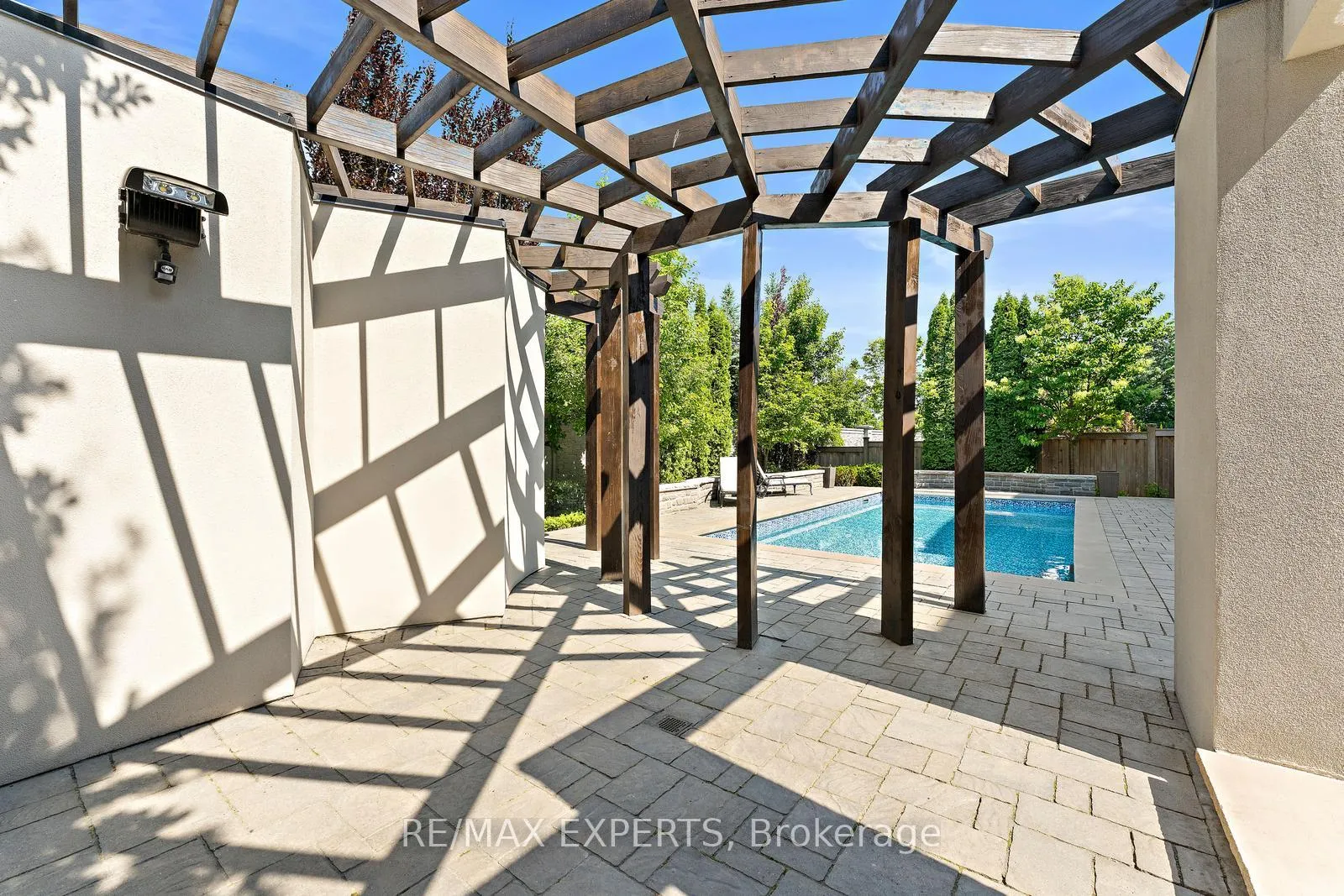 Photo 39 of 59 Sarracini Crescent E, Vaughan, Islington Woods — HOMEH