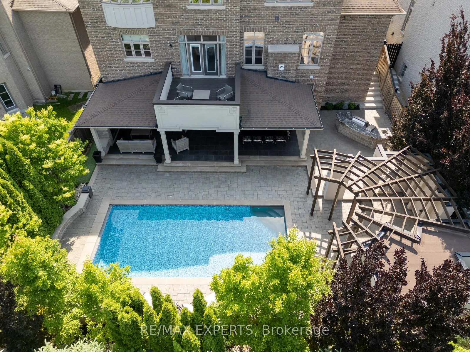 Photo 41 of 59 Sarracini Crescent E, Vaughan, Islington Woods — HOMEH