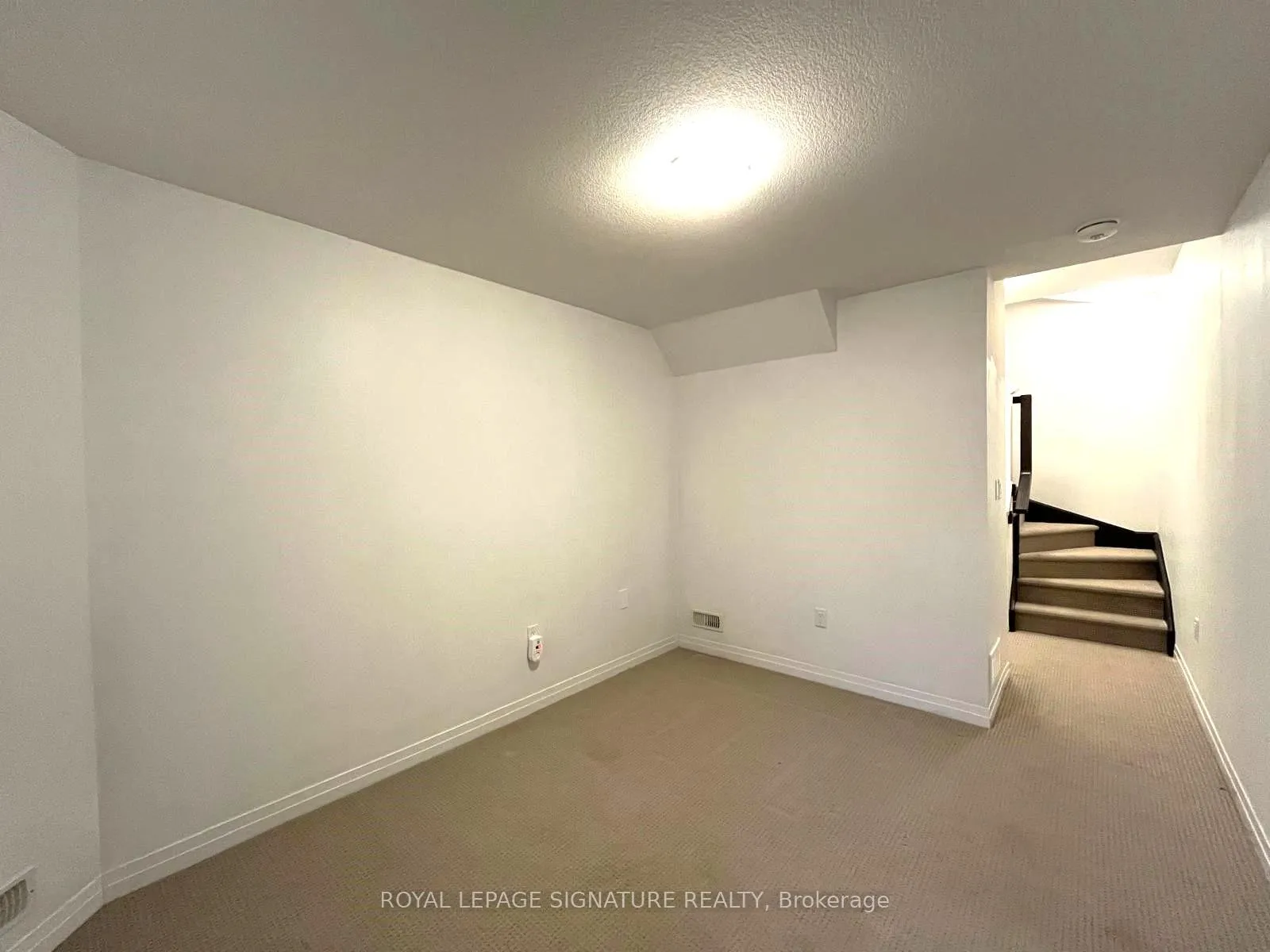 Photo 4 of 5 Dodman Crescent, Hamilton, Meadowlands — HOMEH